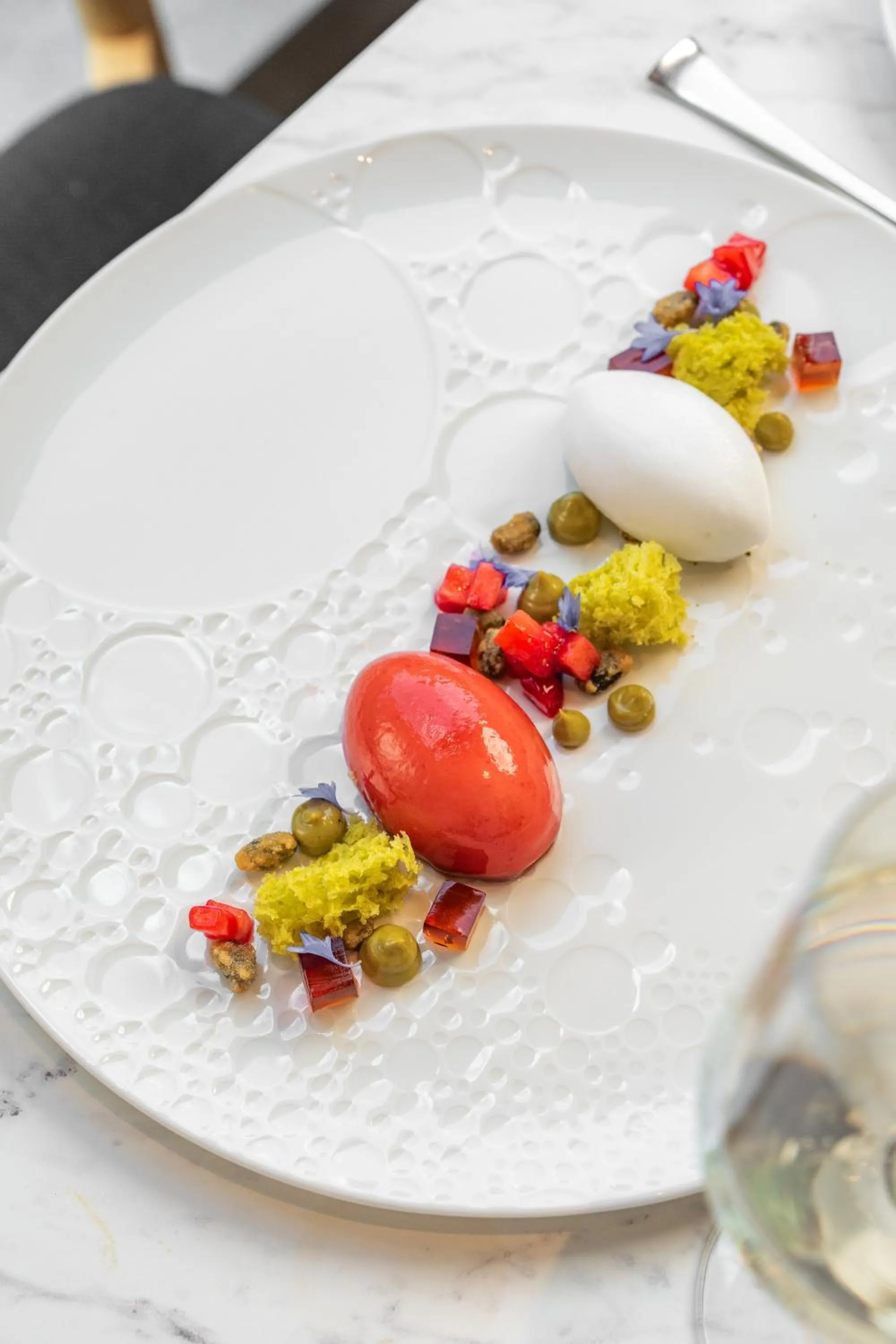 Restaurant/places to eat in Royal Garden Hotel