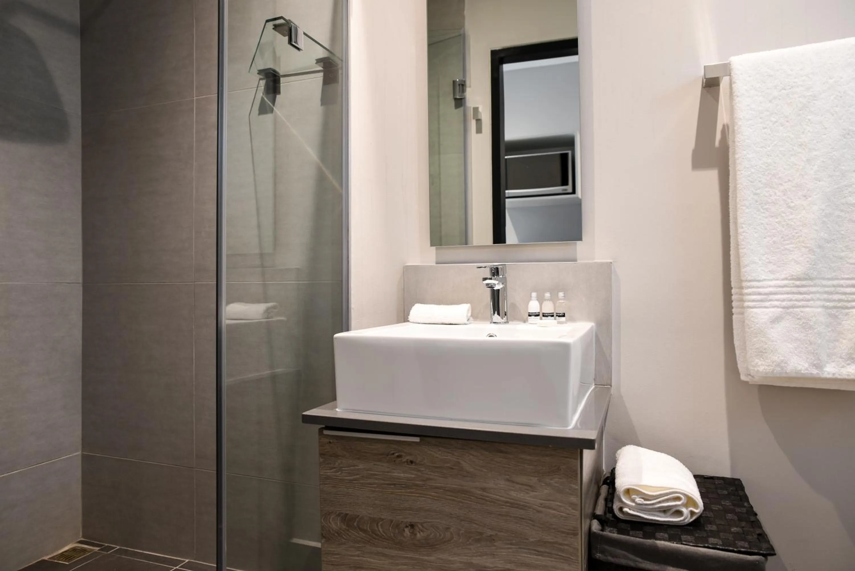 Shower in Mint Hotel Rosebank