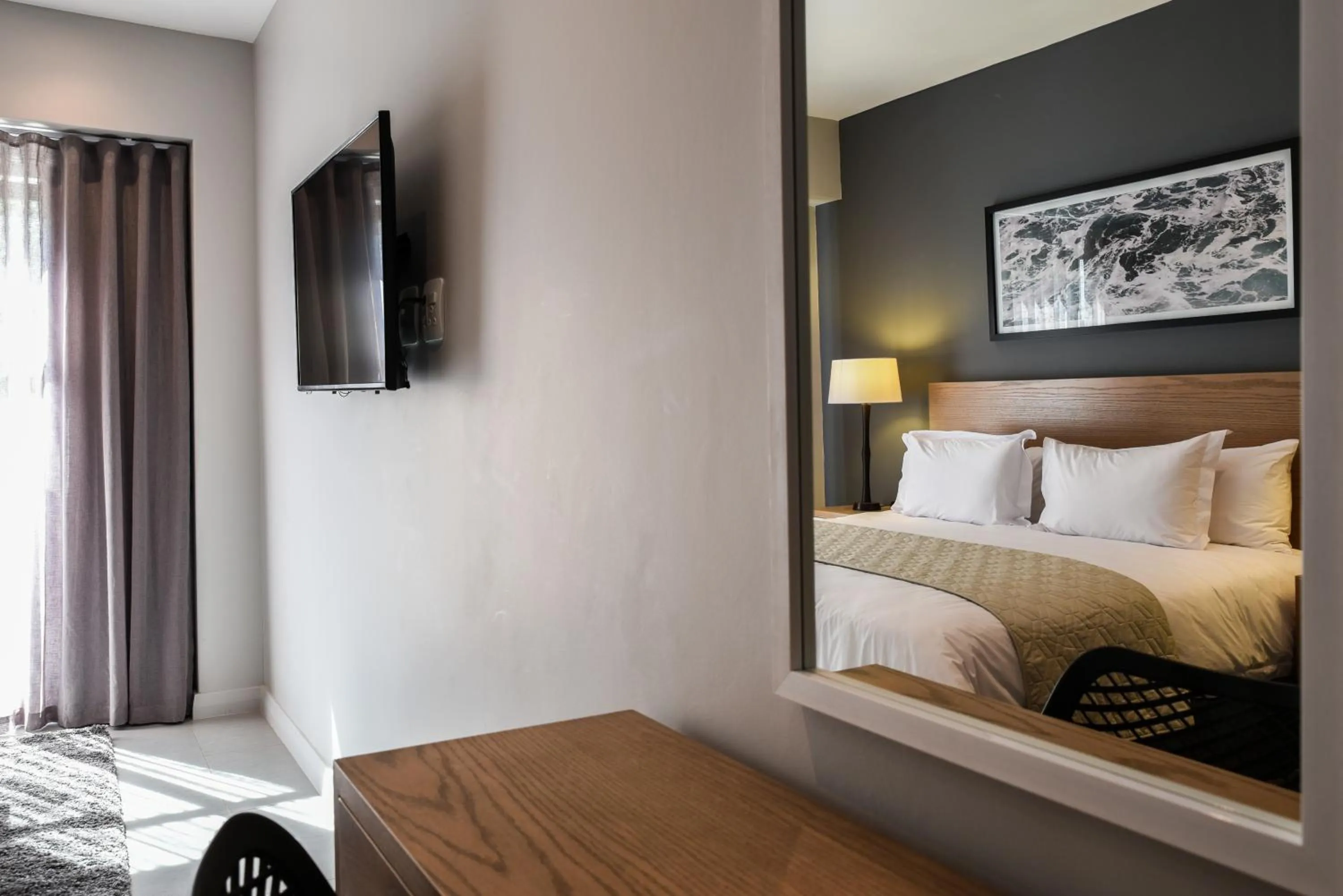 Bedroom, Bed in Mint Hotel Rosebank