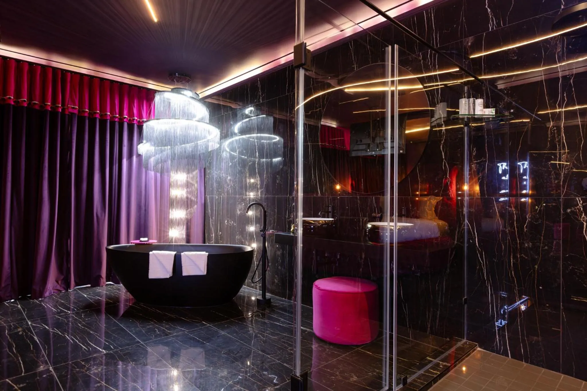 Shower in Mint Hotel Rosebank