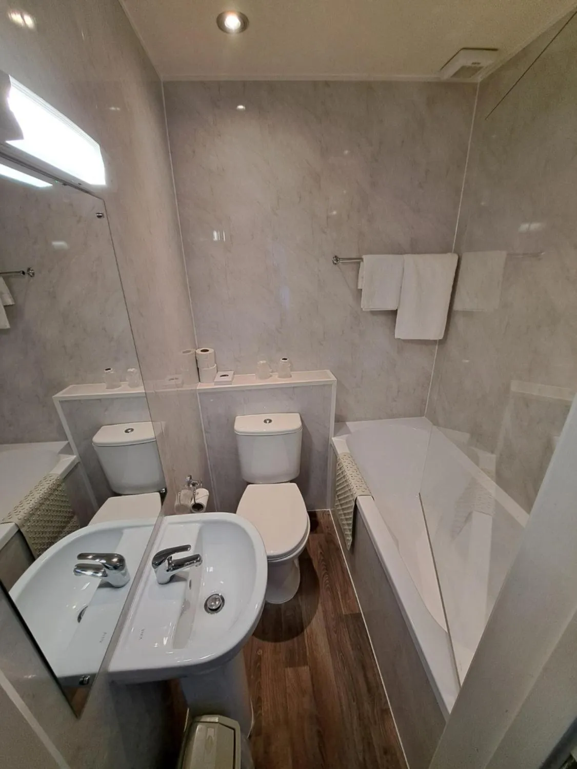 Bathroom in Scarisbrick Hotel