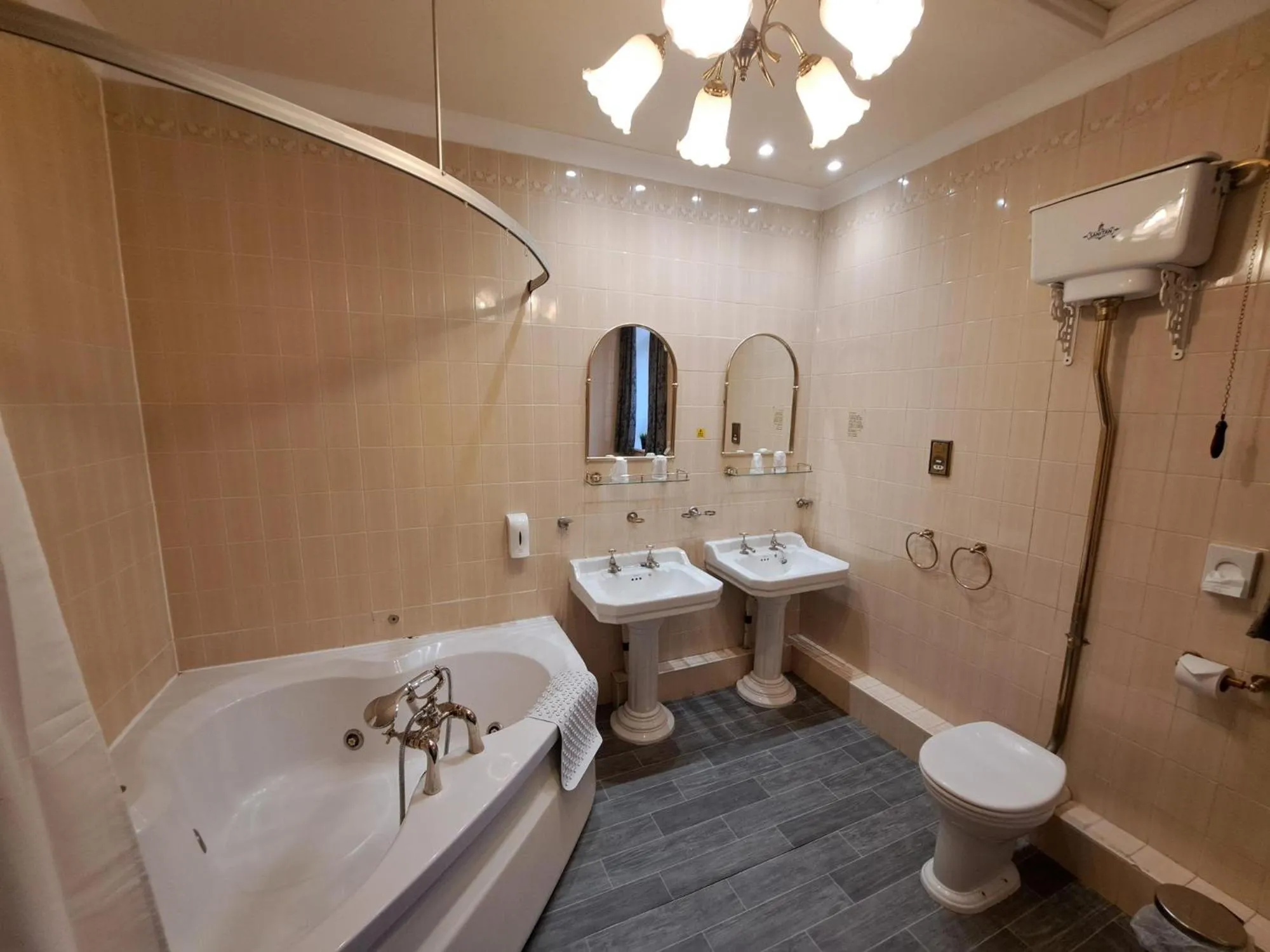 Bathroom in Scarisbrick Hotel