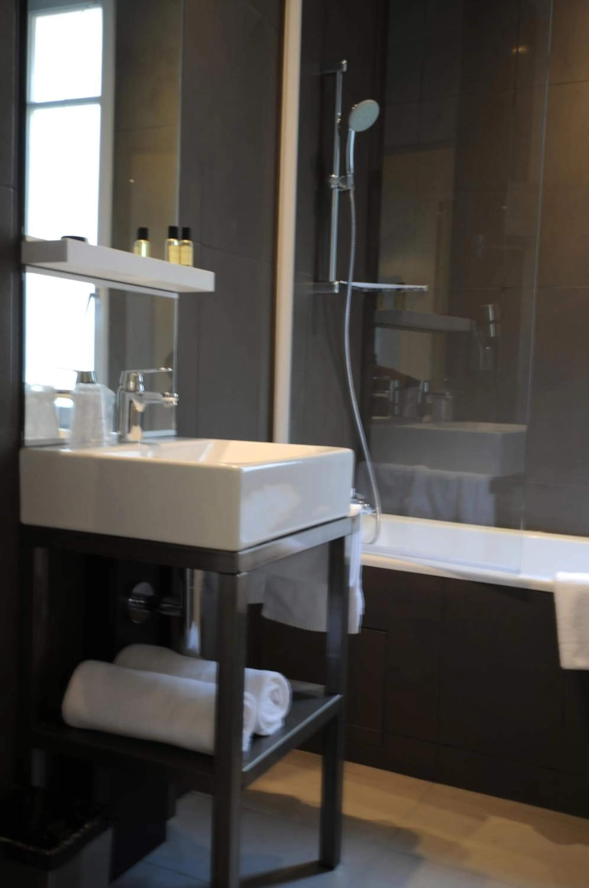 Bathroom in Arc de Triomphe Etoile