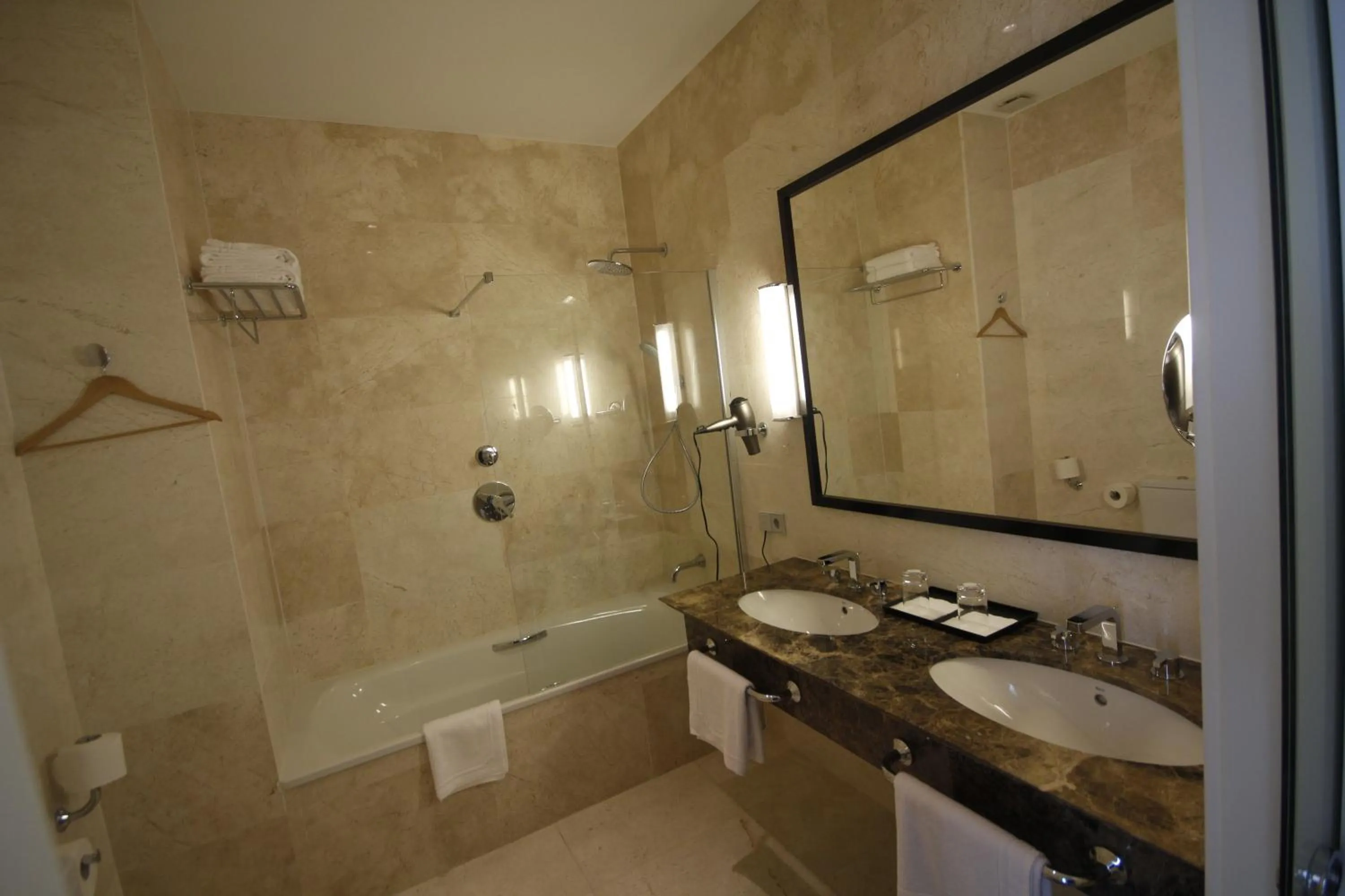 Bathroom in Palm Camayenne