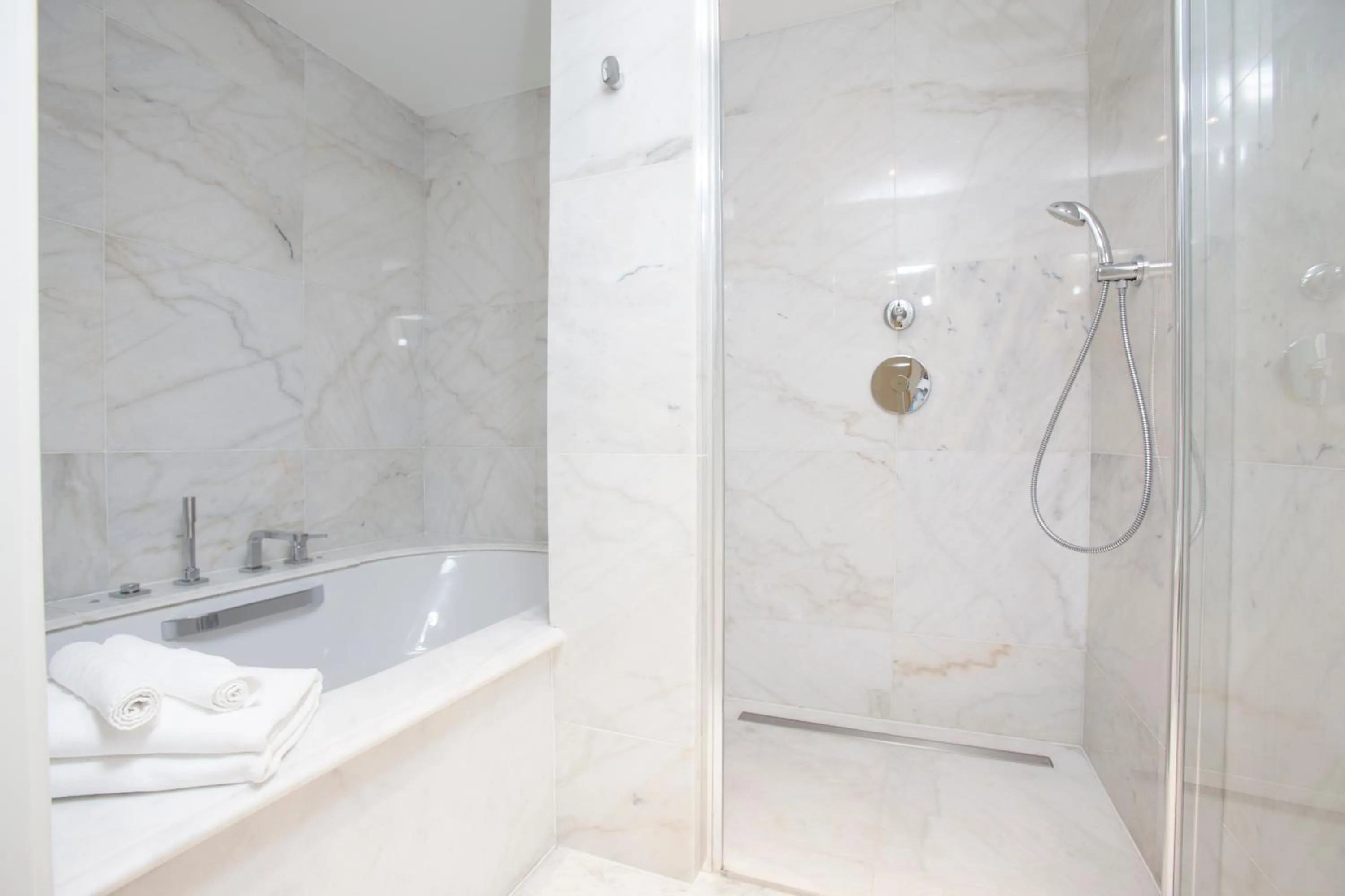 Bathroom in Palm Camayenne