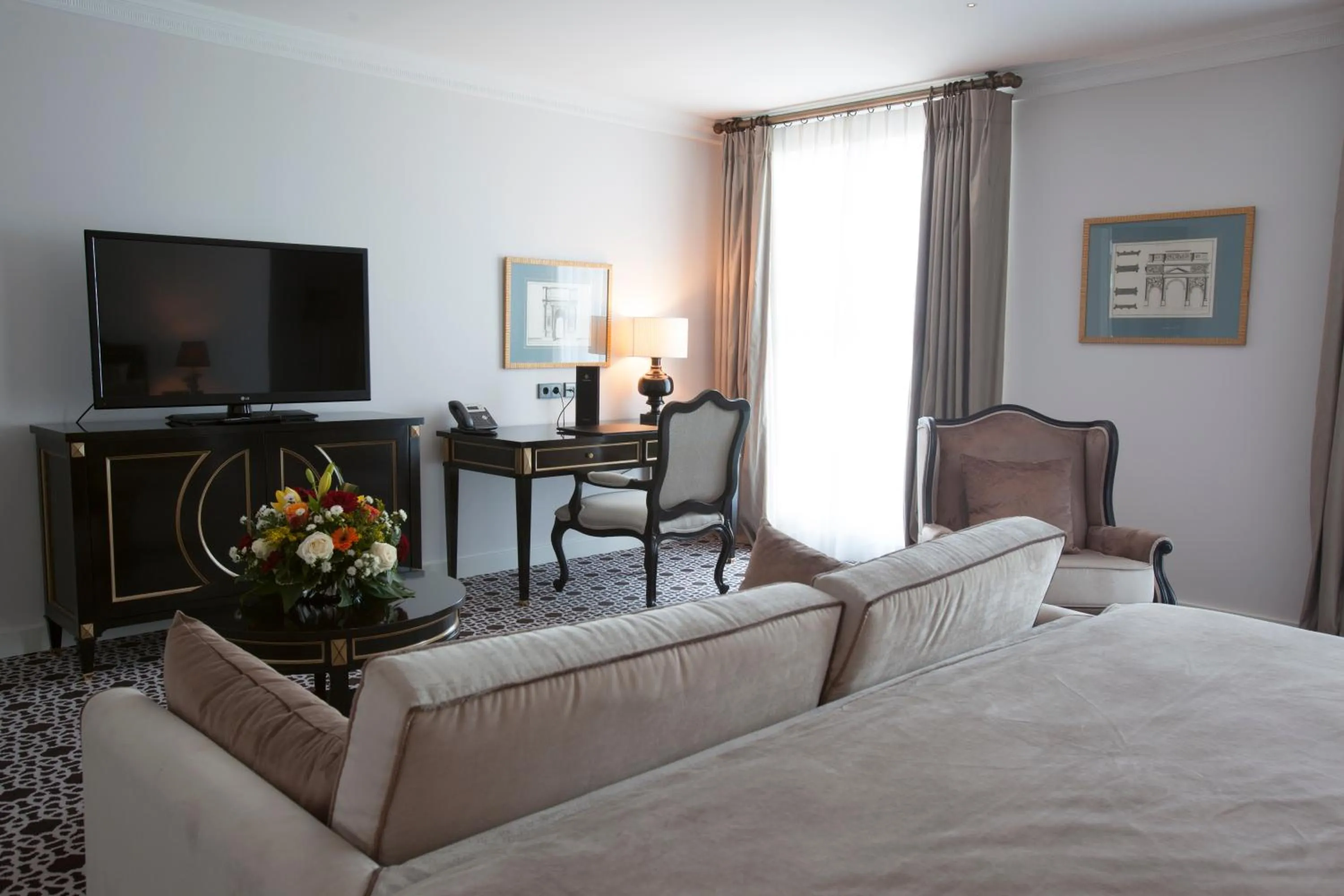 Seating area, Bed in Palm Camayenne