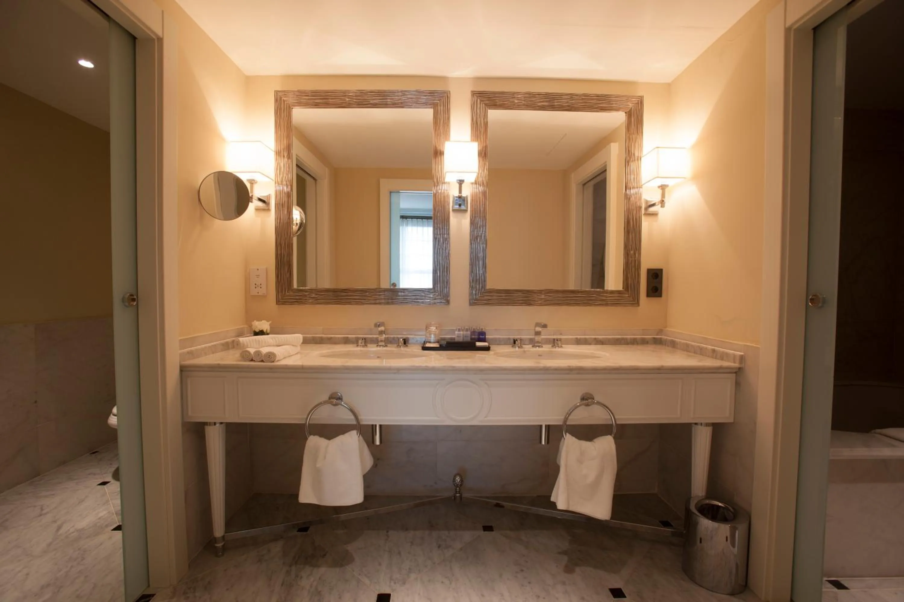 Bathroom in Palm Camayenne