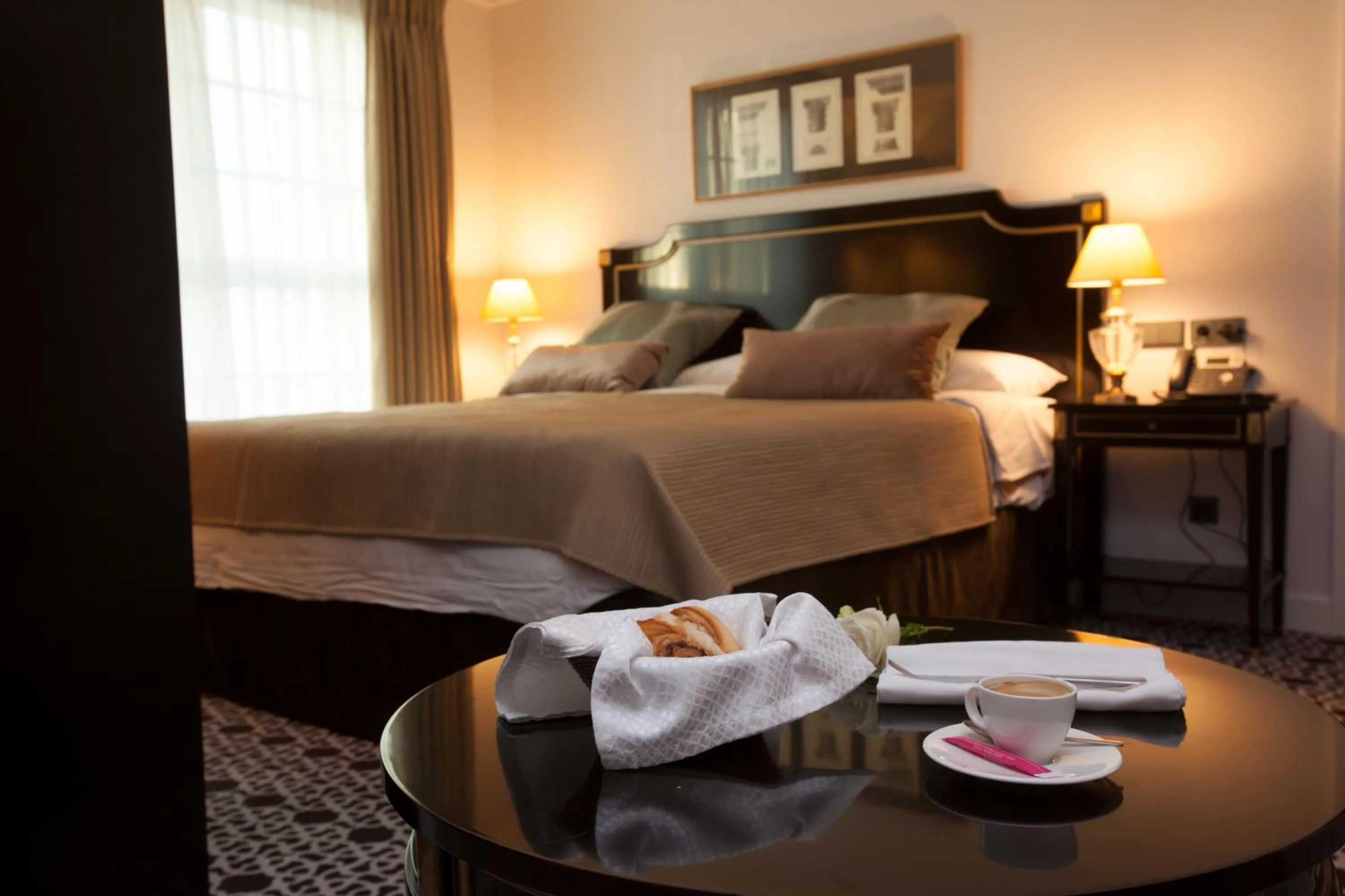 Bedroom, Bed in Palm Camayenne