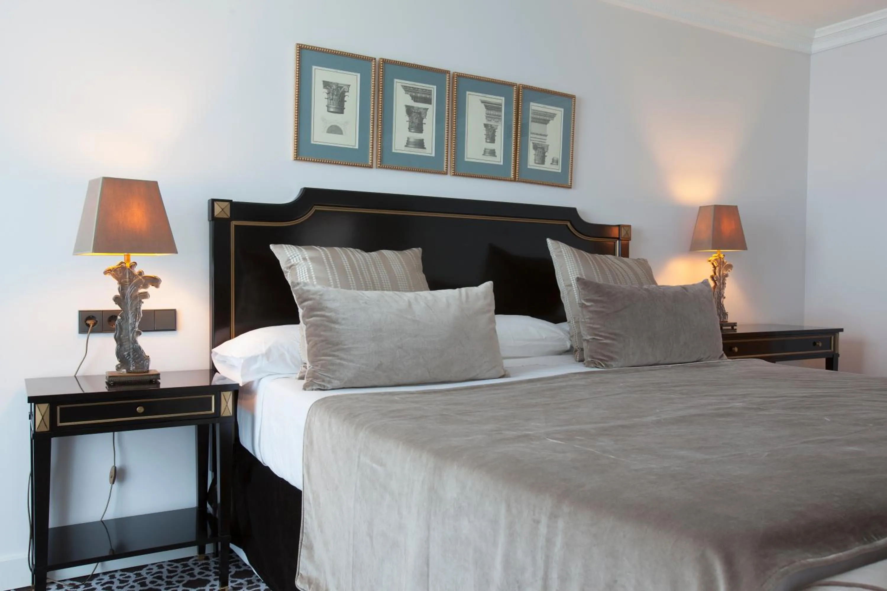 Bedroom, Bed in Palm Camayenne