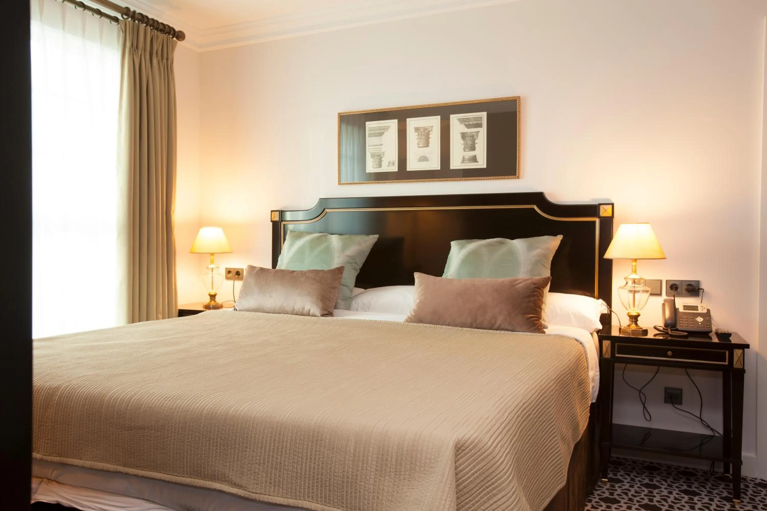 Bedroom, Bed in Palm Camayenne