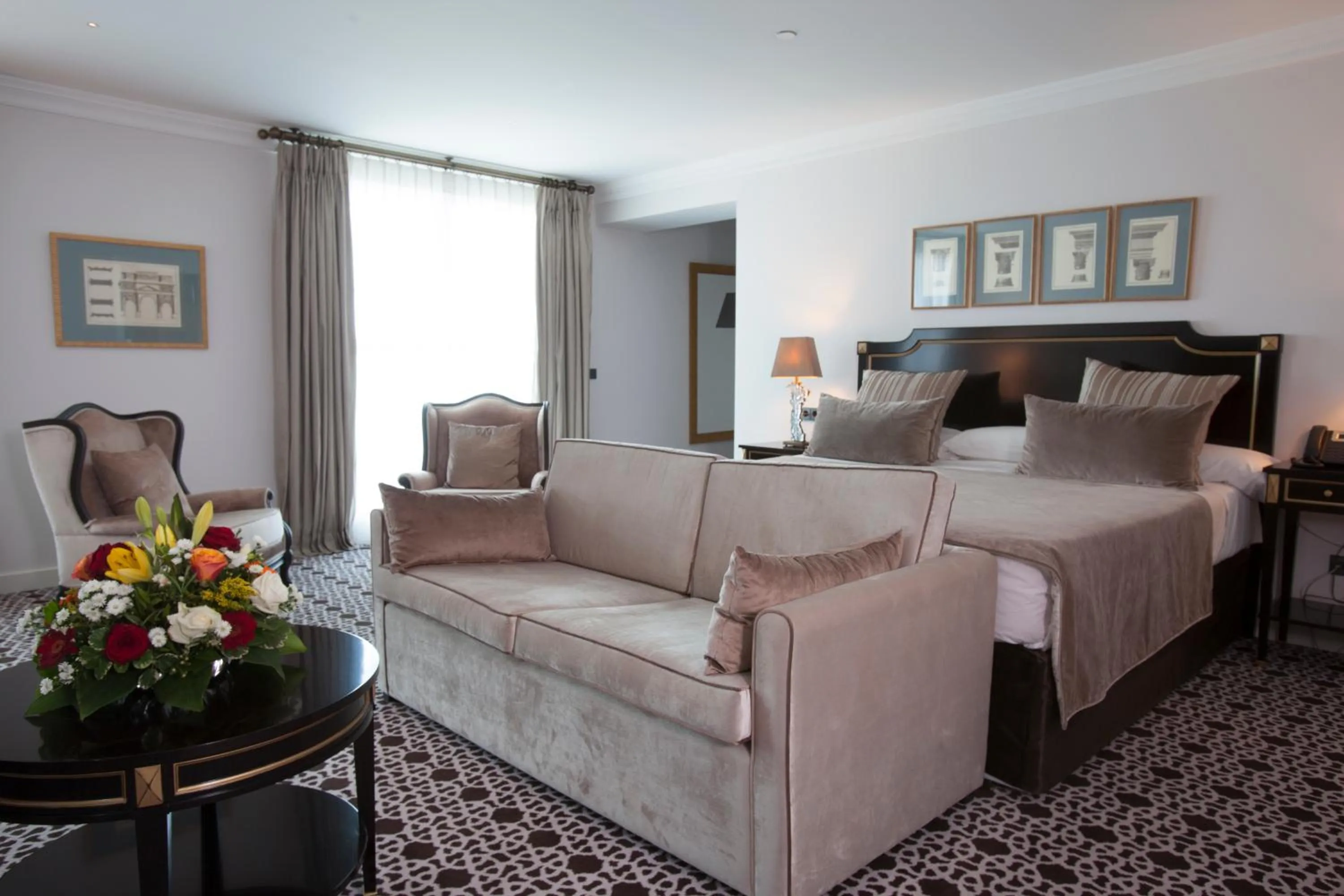 Seating area, Bed in Palm Camayenne