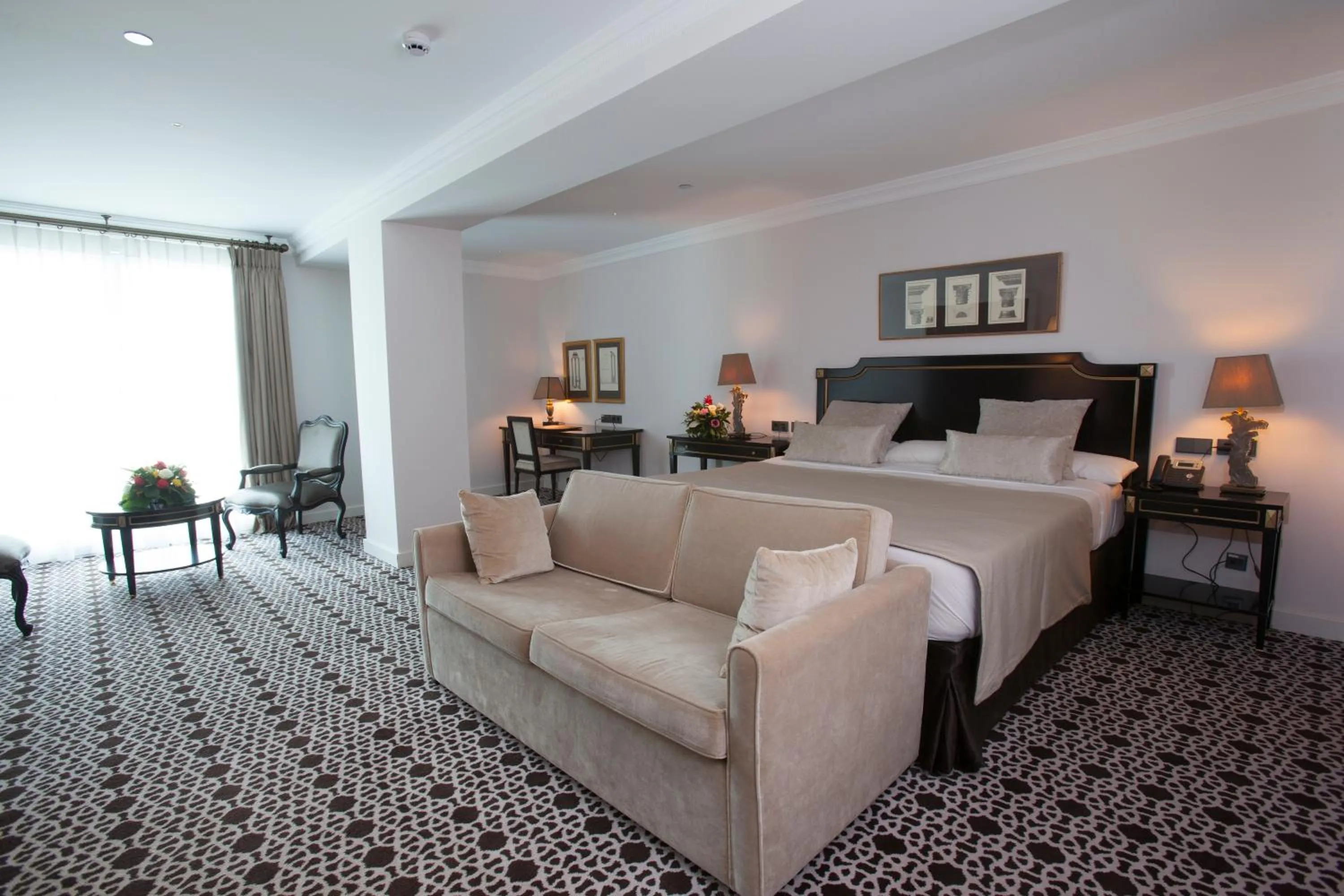 Bedroom, Bed in Palm Camayenne