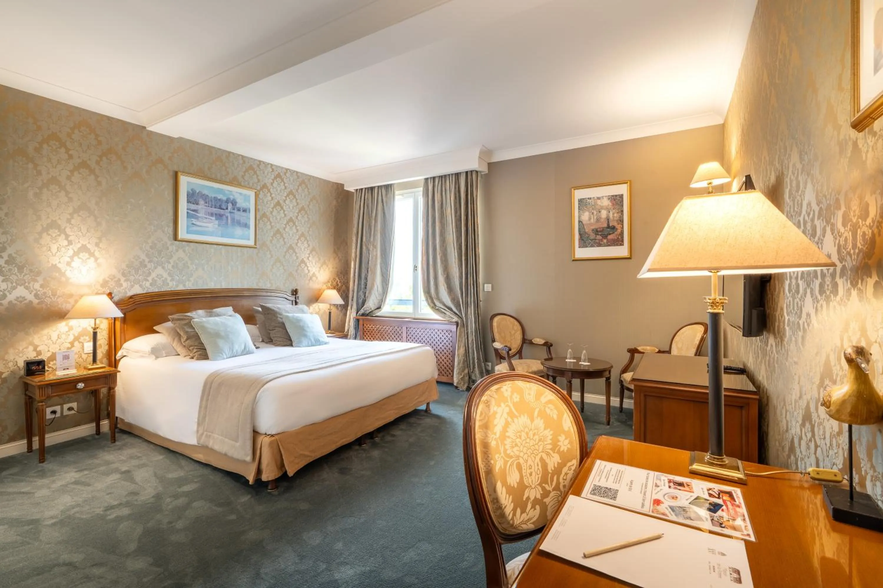 Bed in Le Manoir De La Poterie & Spa