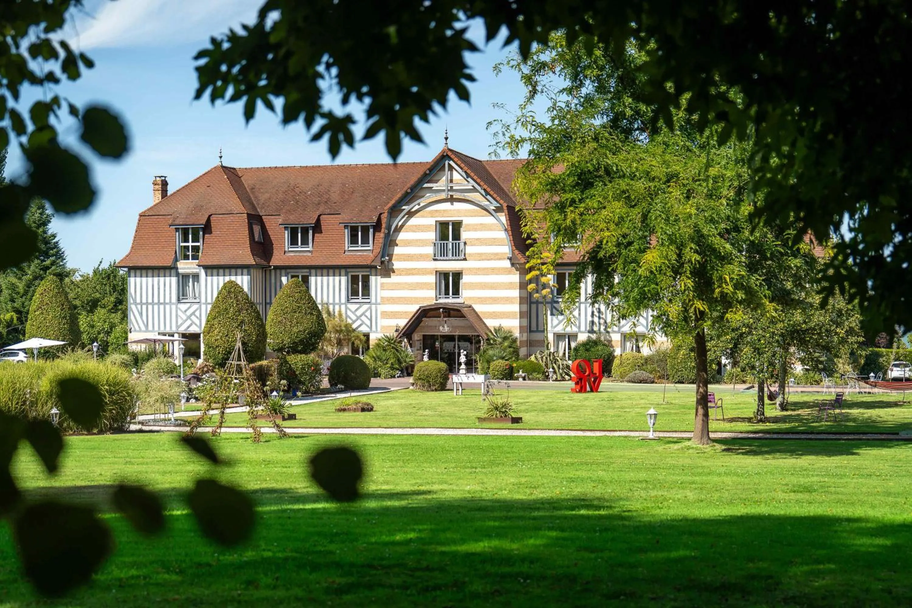 Facade/entrance in Le Manoir De La Poterie & Spa