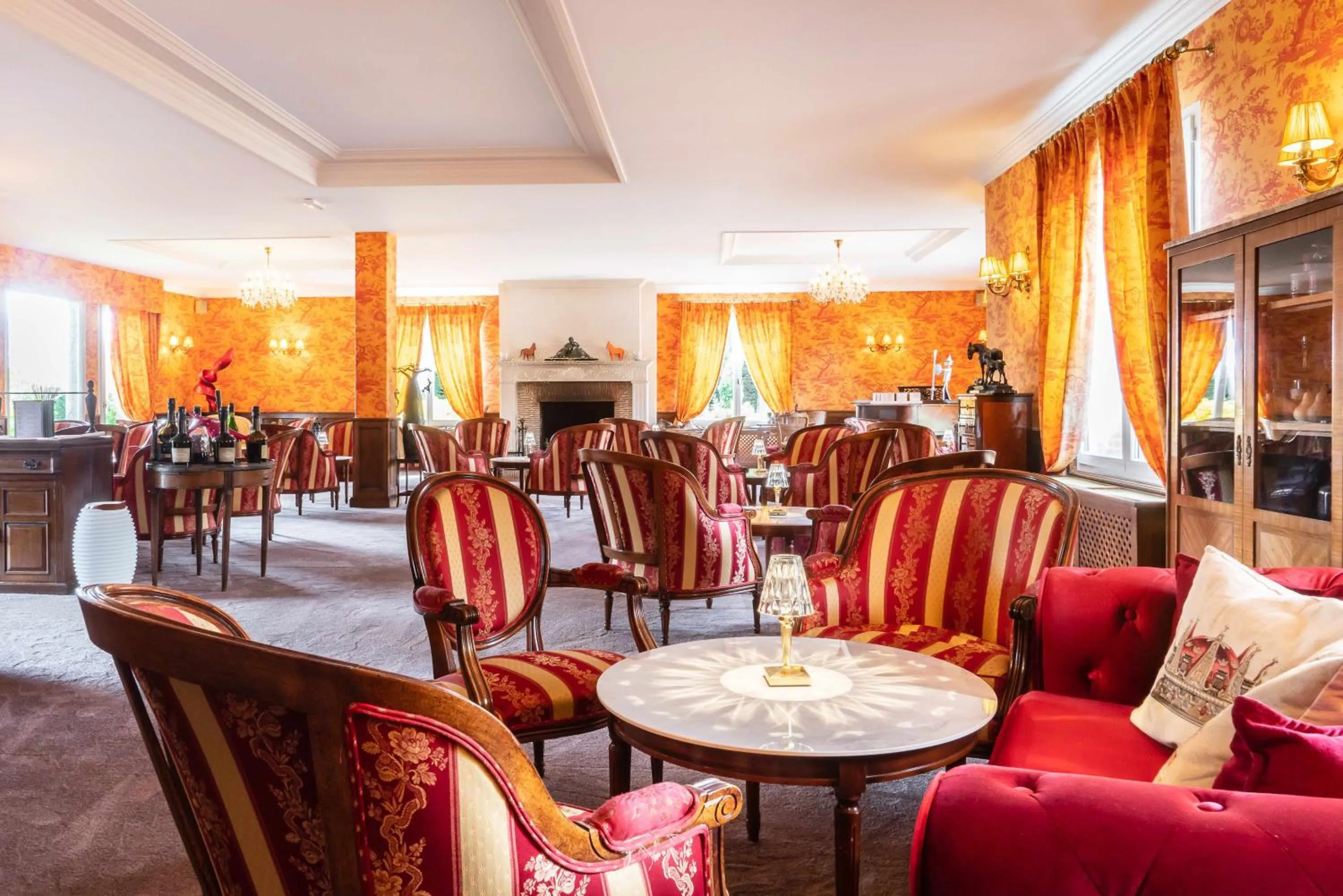 Lounge or bar in Le Manoir De La Poterie & Spa