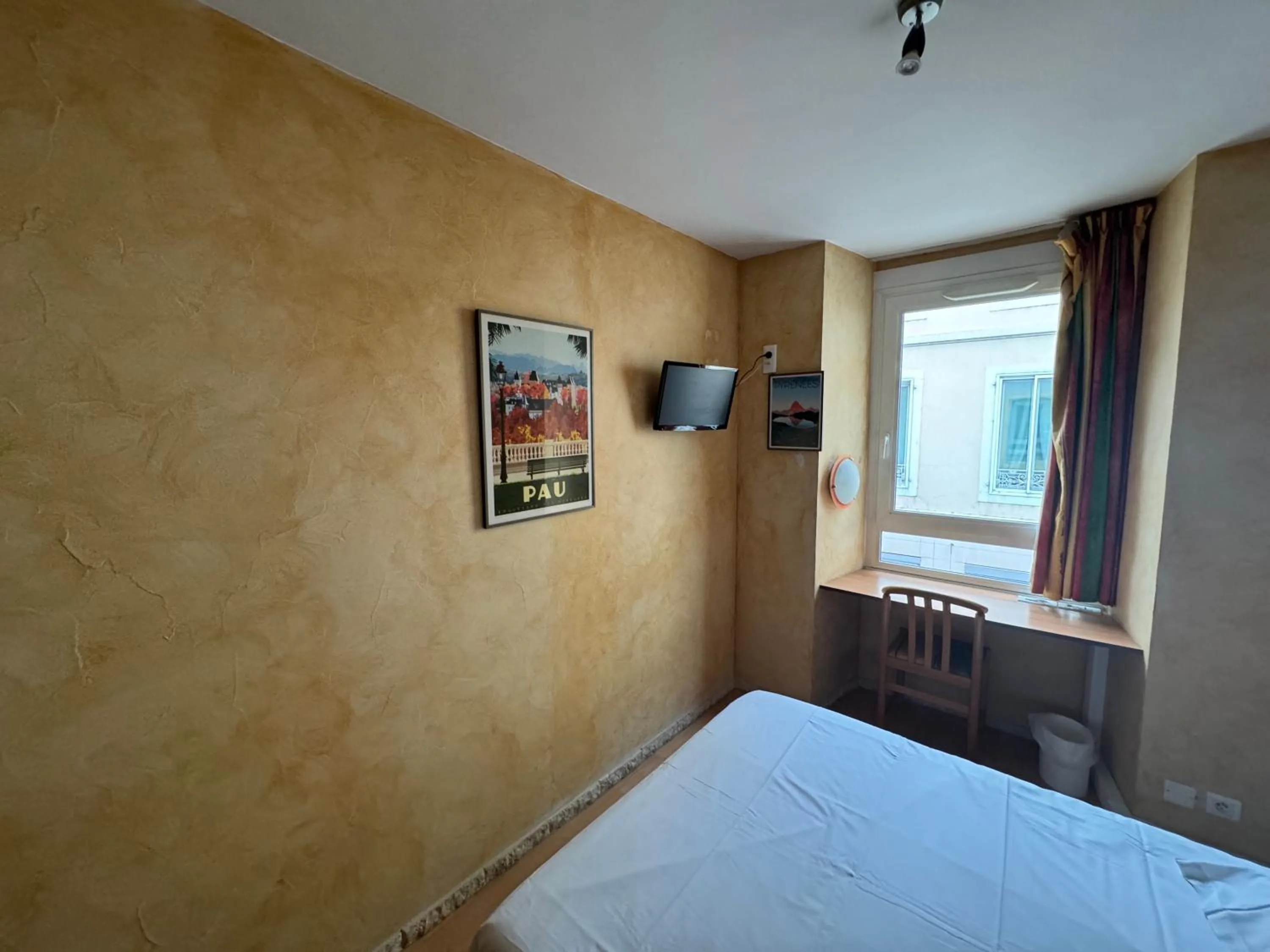 Bedroom, Bed in Hôtel Bosquet Pau Centre - Self Check In Budget Hotel