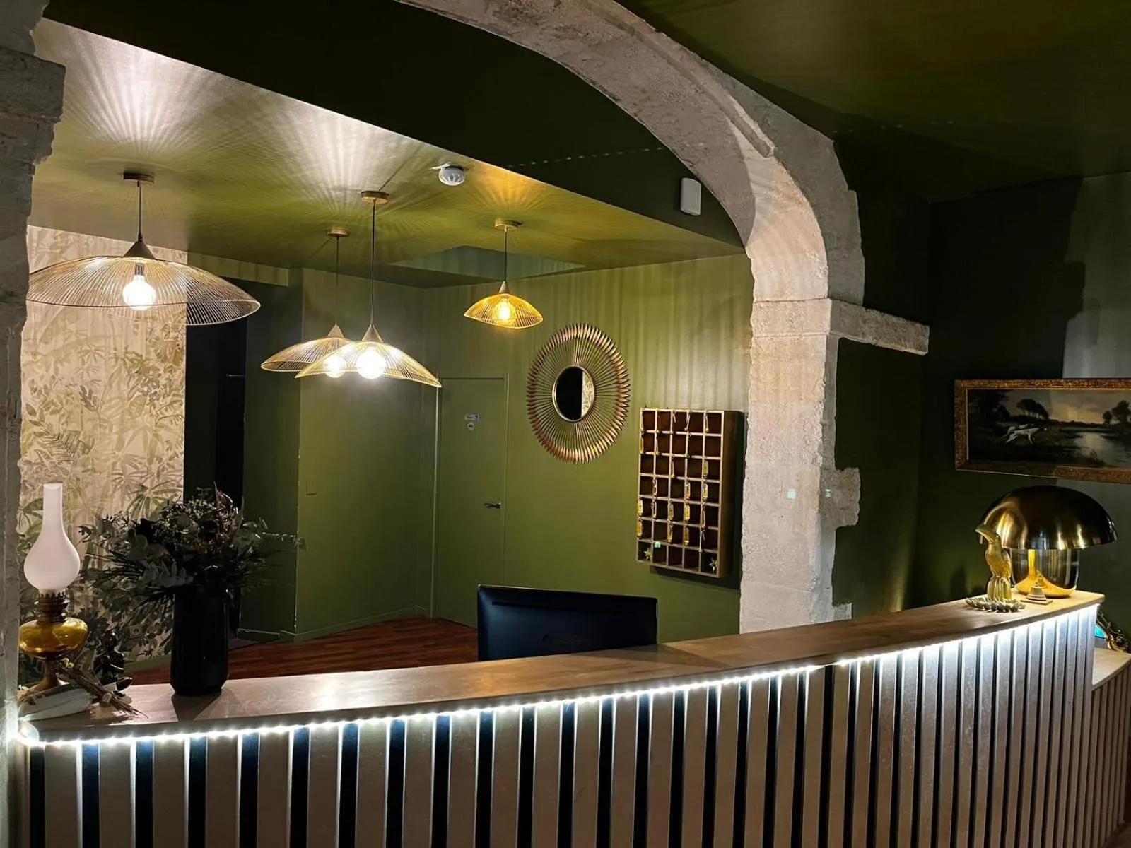 Lobby or reception in Hôtel Abalone - Centre Gare