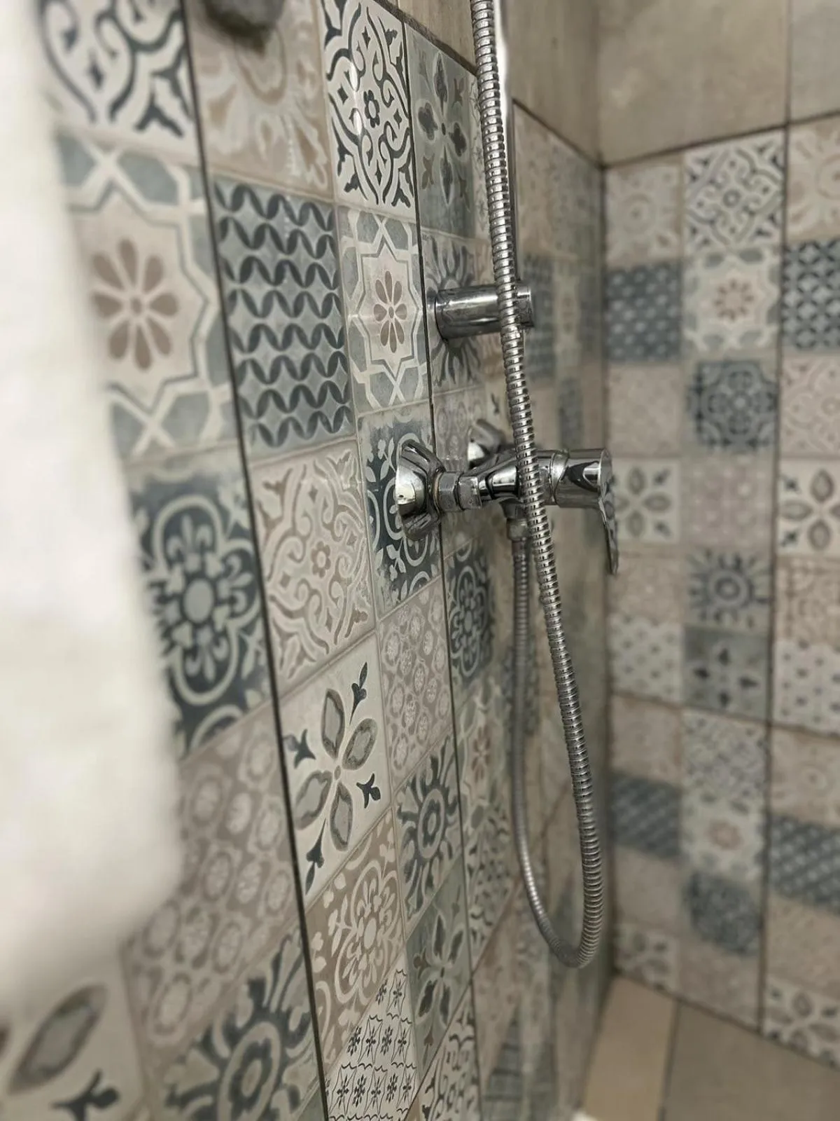 Shower in Hôtel Abalone - Centre Gare