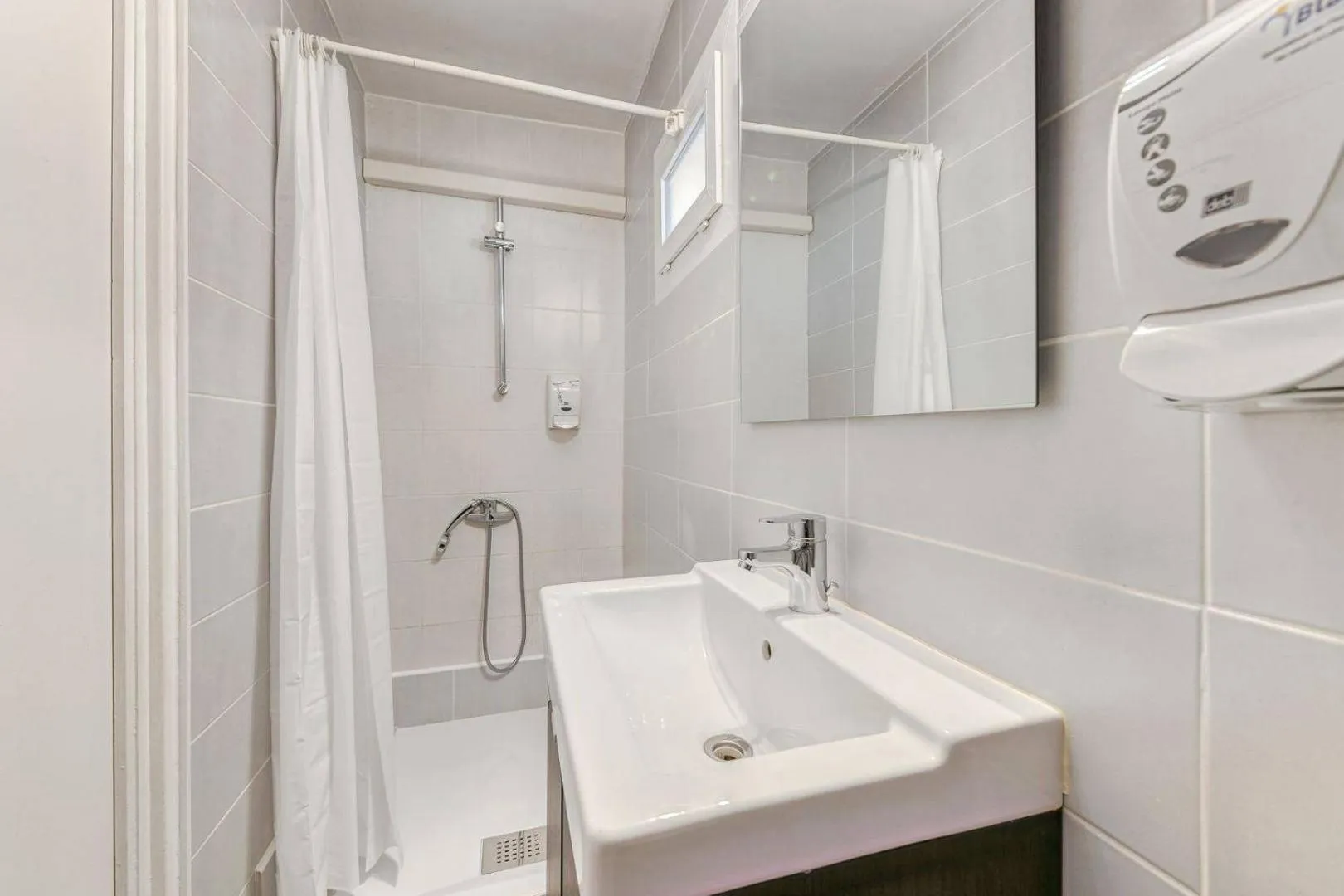 Bathroom in Hôtel Vila