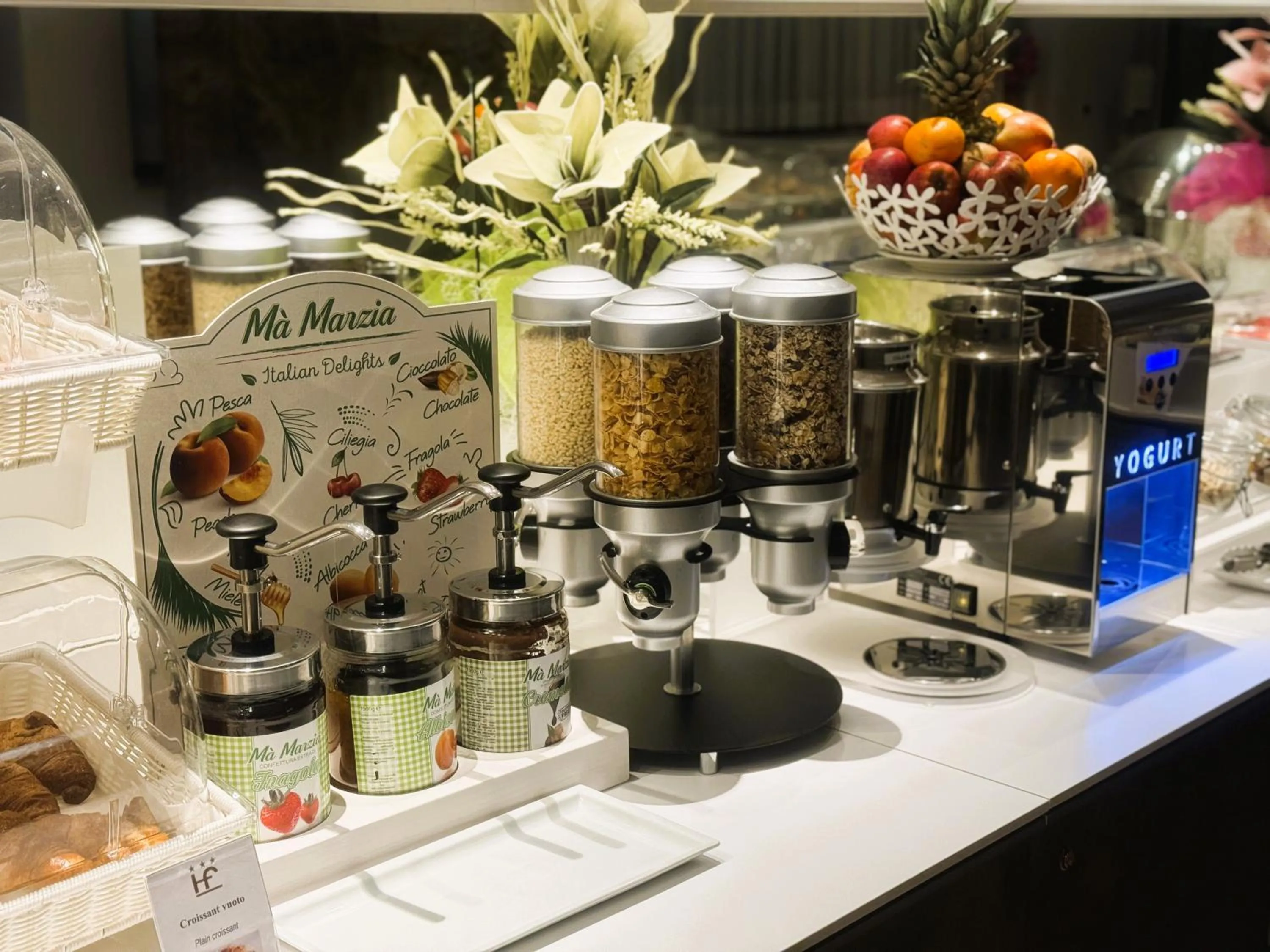 Continental breakfast in Hotel Flora