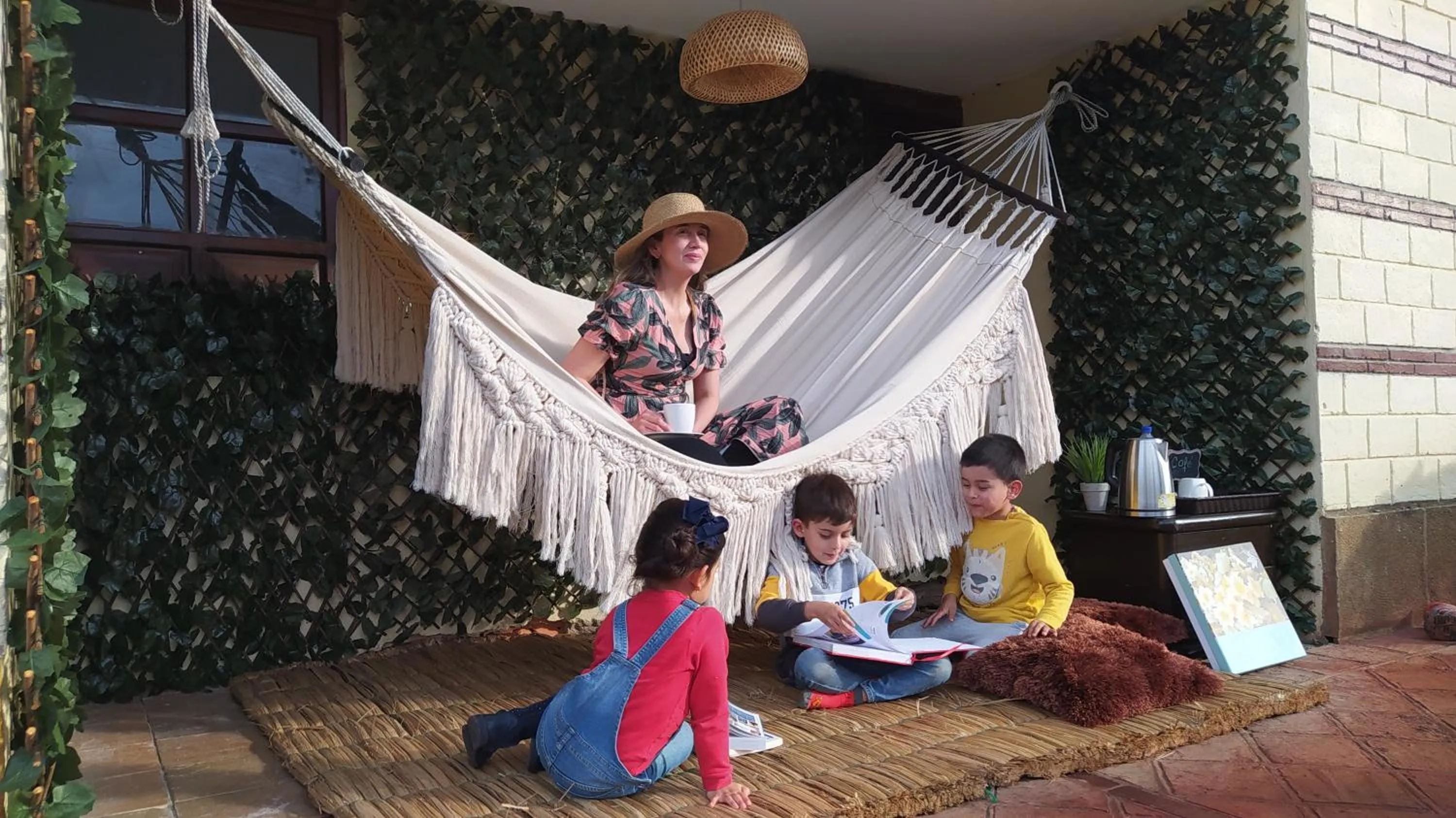 children in Hotel Campestre La Periquera