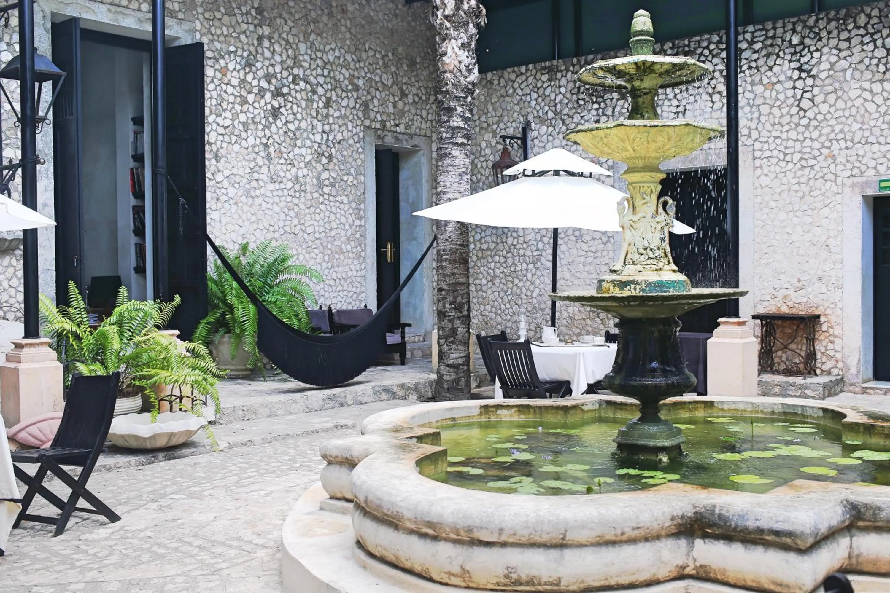 Patio in Coqui Coqui Meson de Malleville - Valladolid