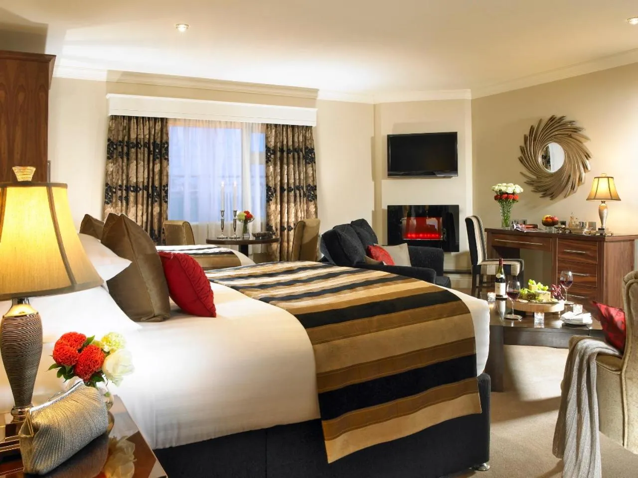 Photo of the whole room, Bed in International Hotel Killarney