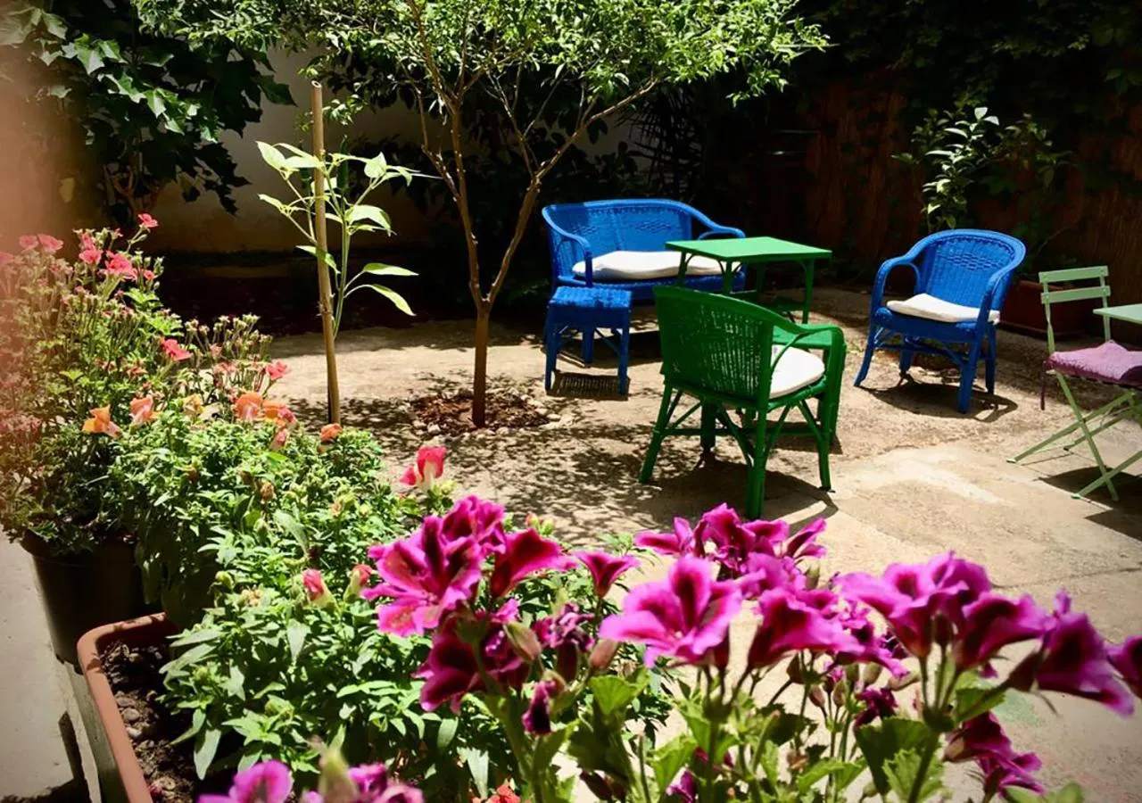 Communal lounge/ TV room in B&B La casa di Paola