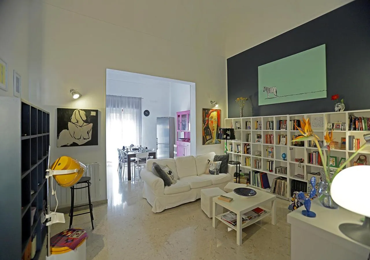 Communal lounge/ TV room in B&B La casa di Paola