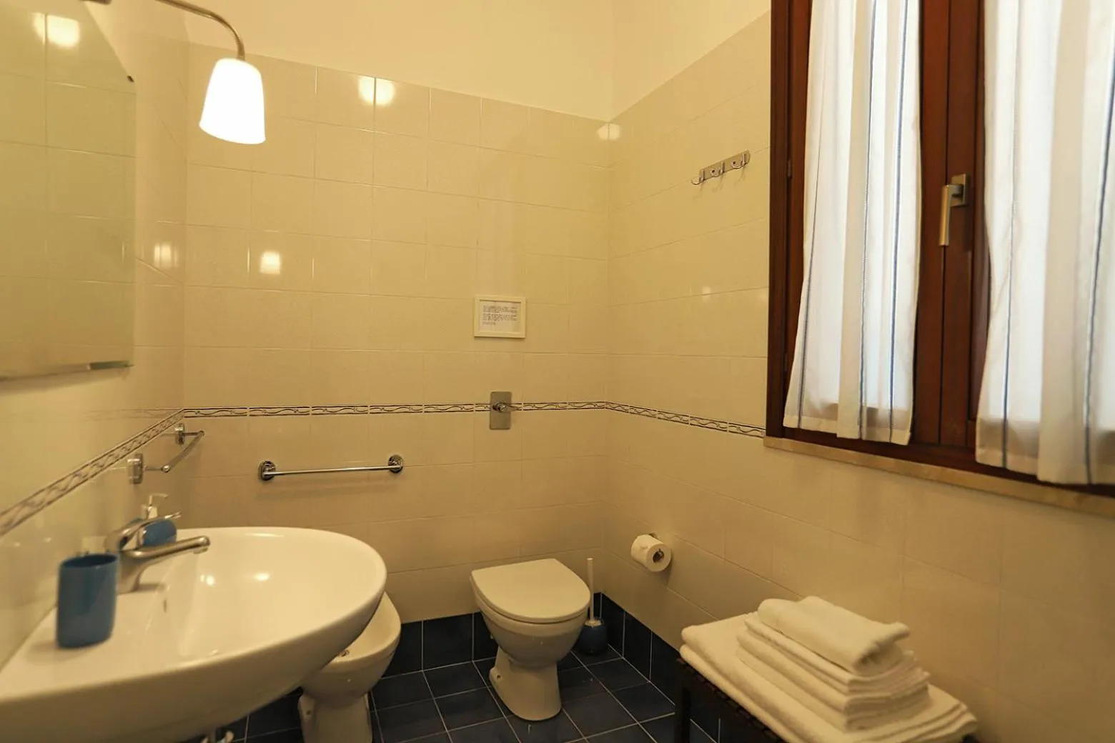 Shower in B&B La casa di Paola