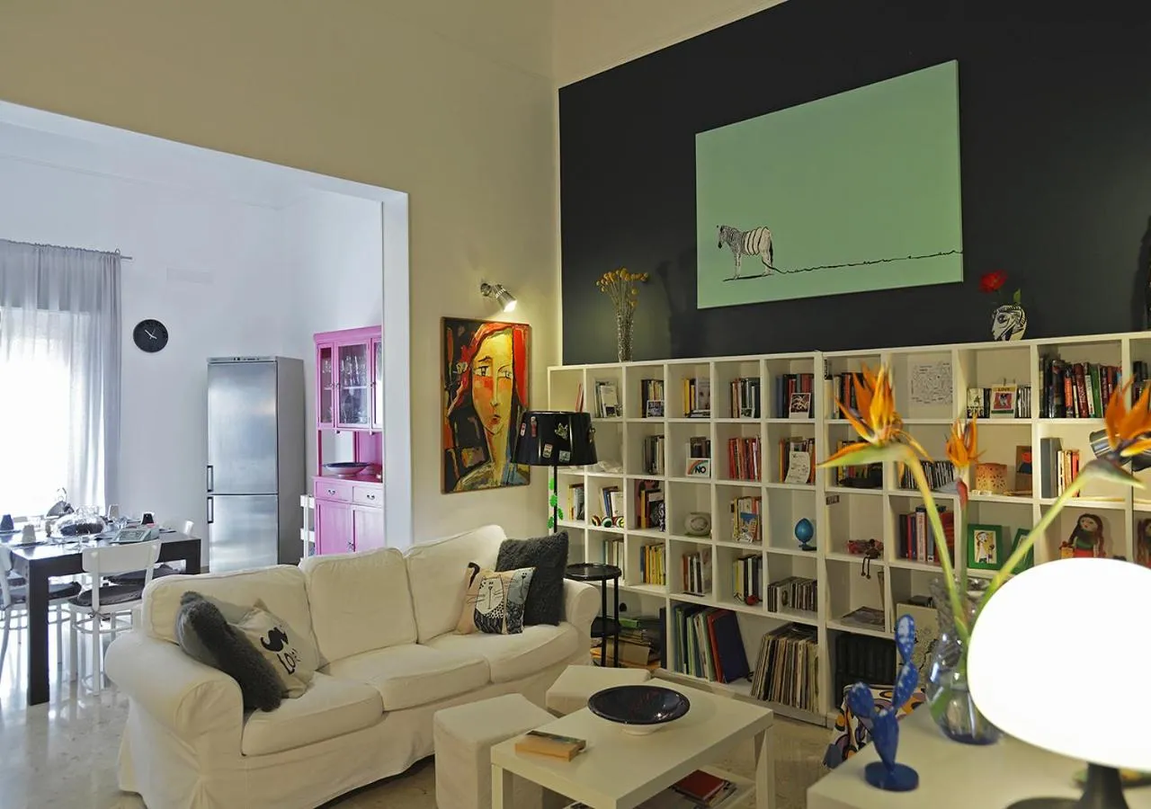 Communal lounge/ TV room in B&B La casa di Paola