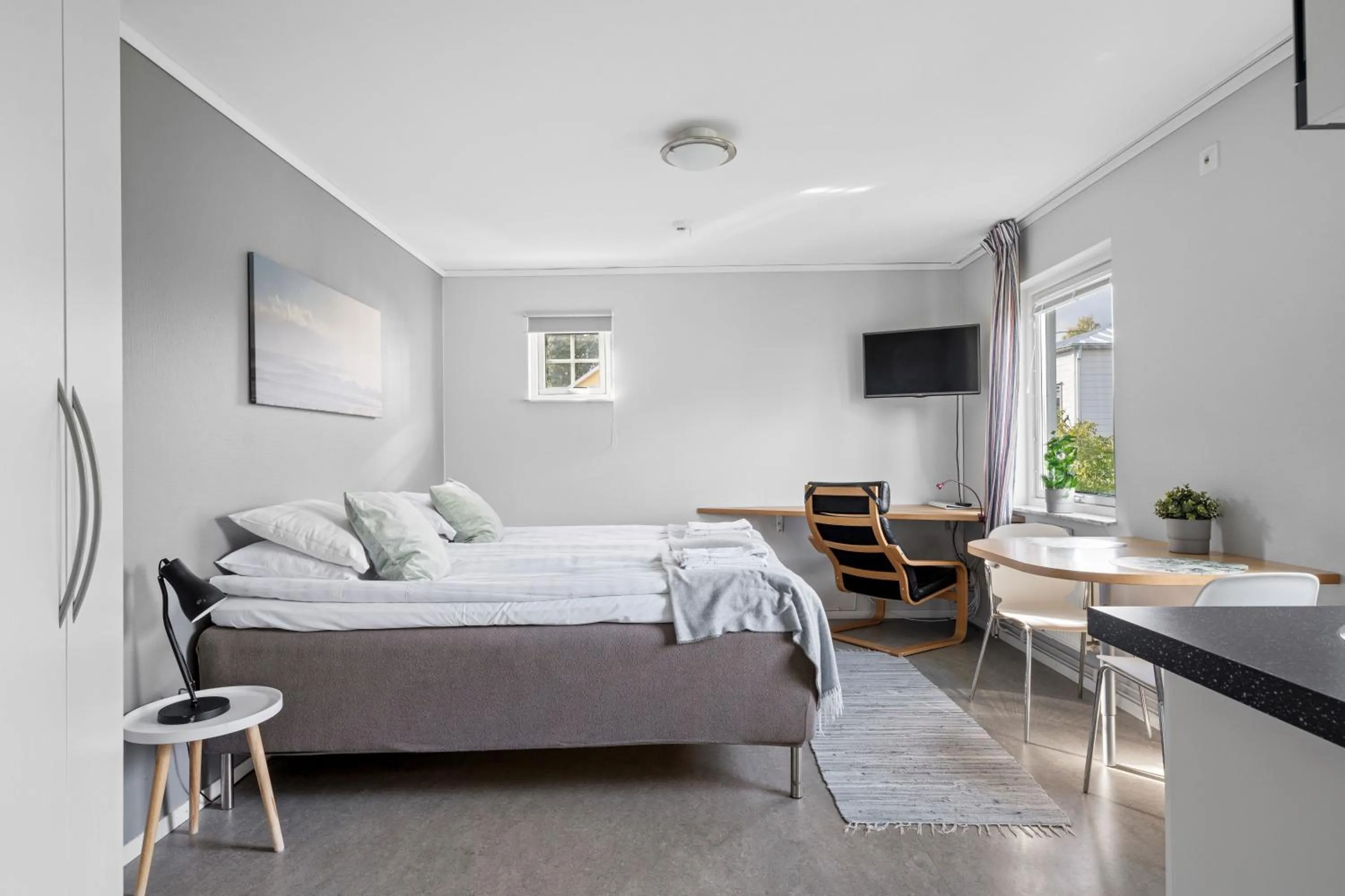 Photo of the whole room, Bed in Uppsala Lägenhetshotell