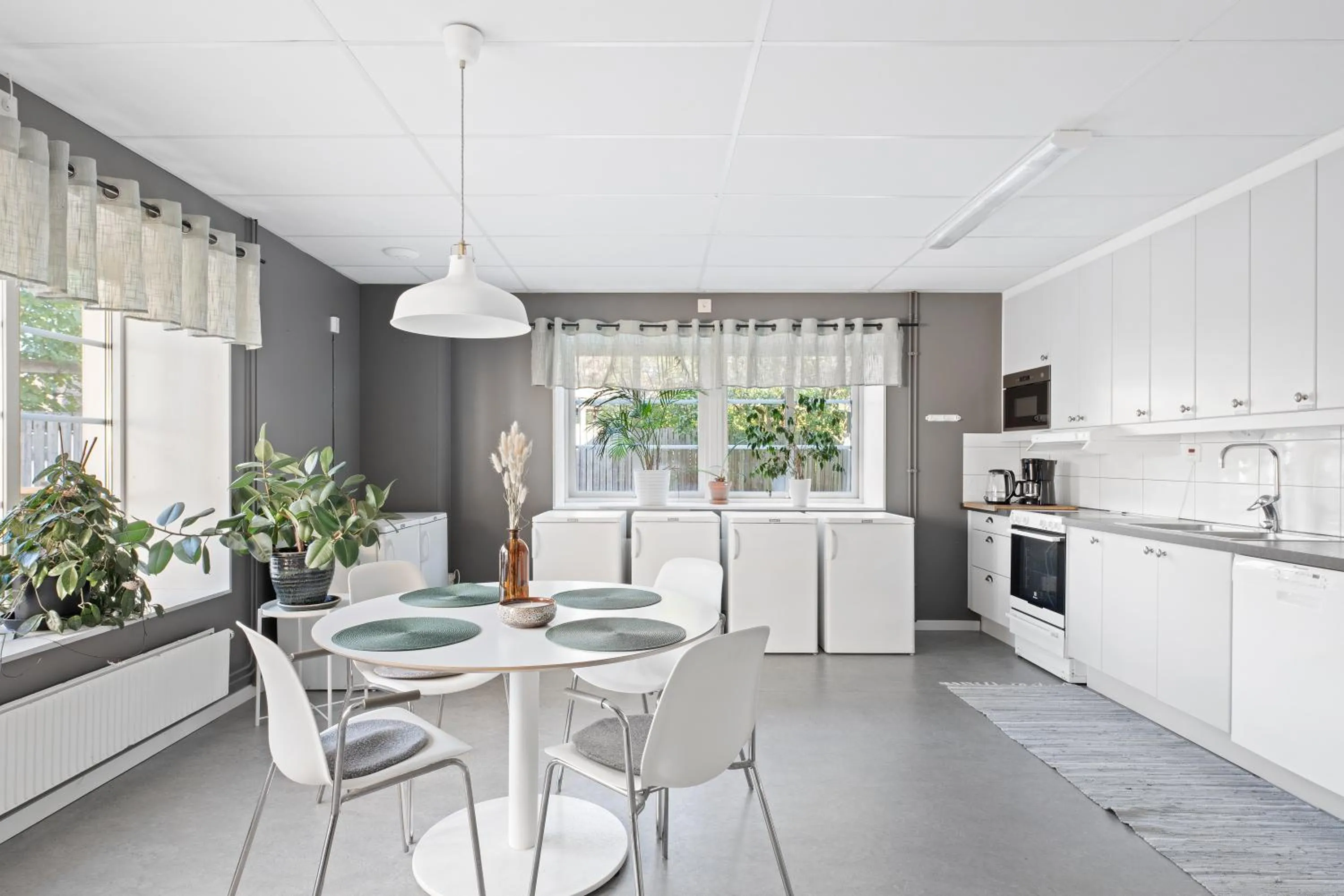 Communal kitchen in Uppsala Lägenhetshotell