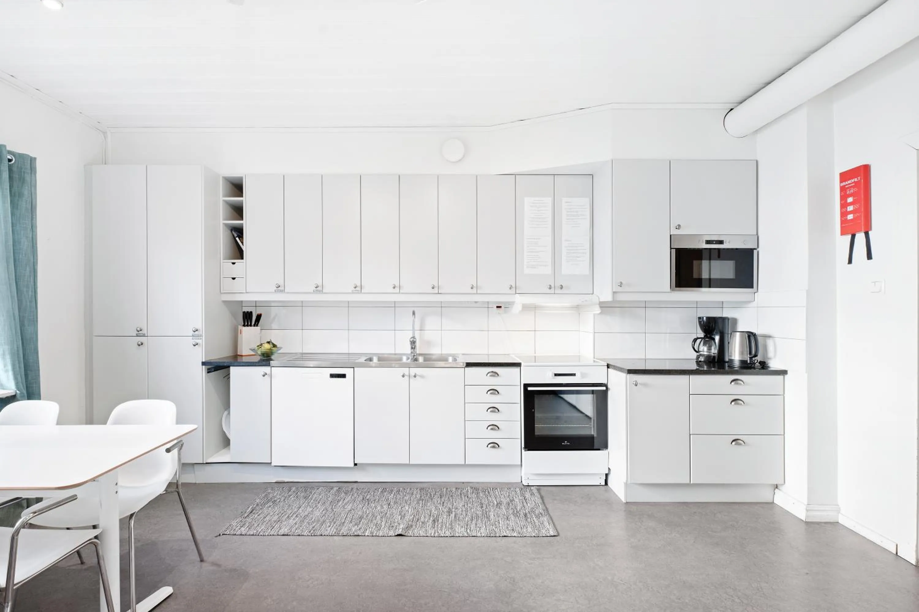 Communal kitchen in Uppsala Lägenhetshotell