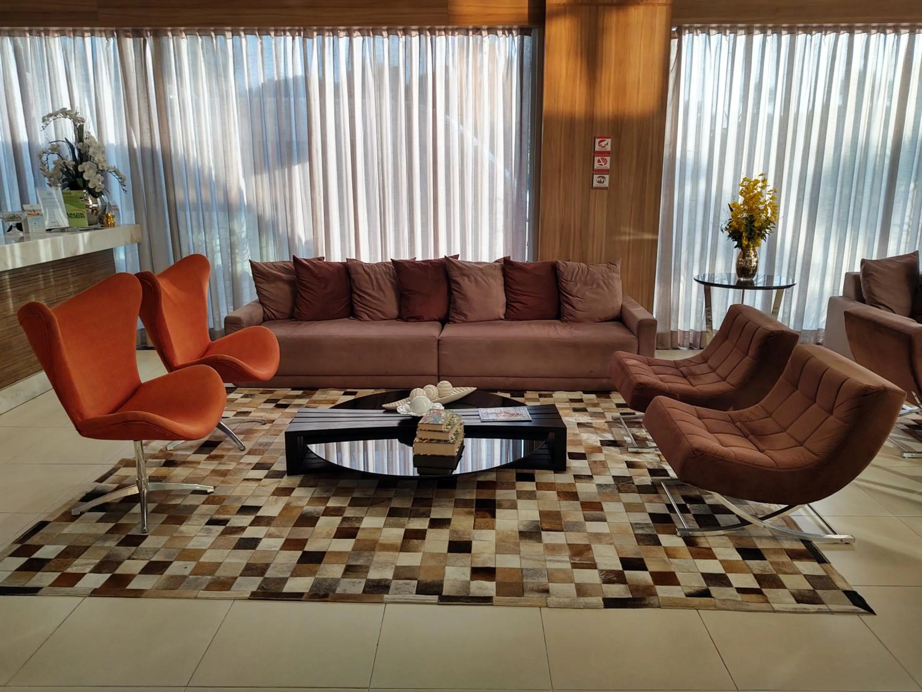 Communal lounge/ TV room in TRYP by Wyndham Manaus Aeroporto