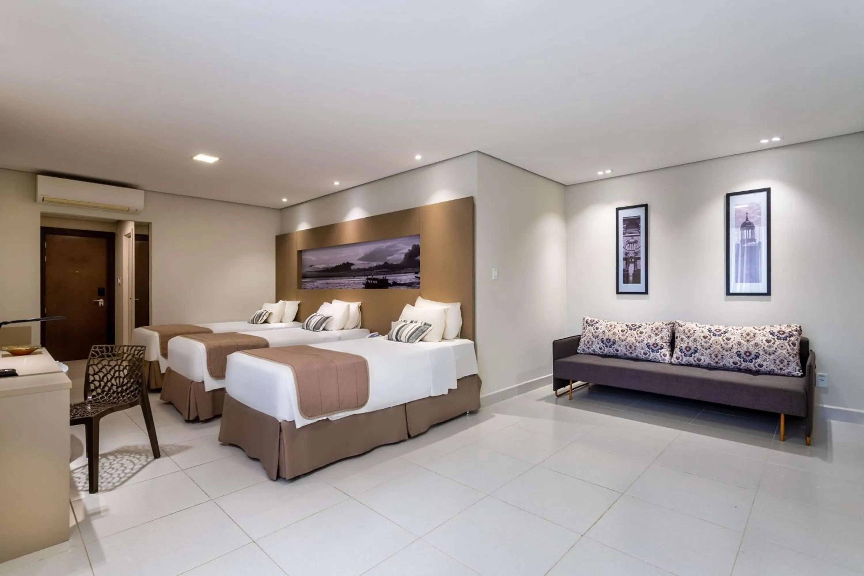 Photo of the whole room, Bed in TRYP by Wyndham Manaus Aeroporto