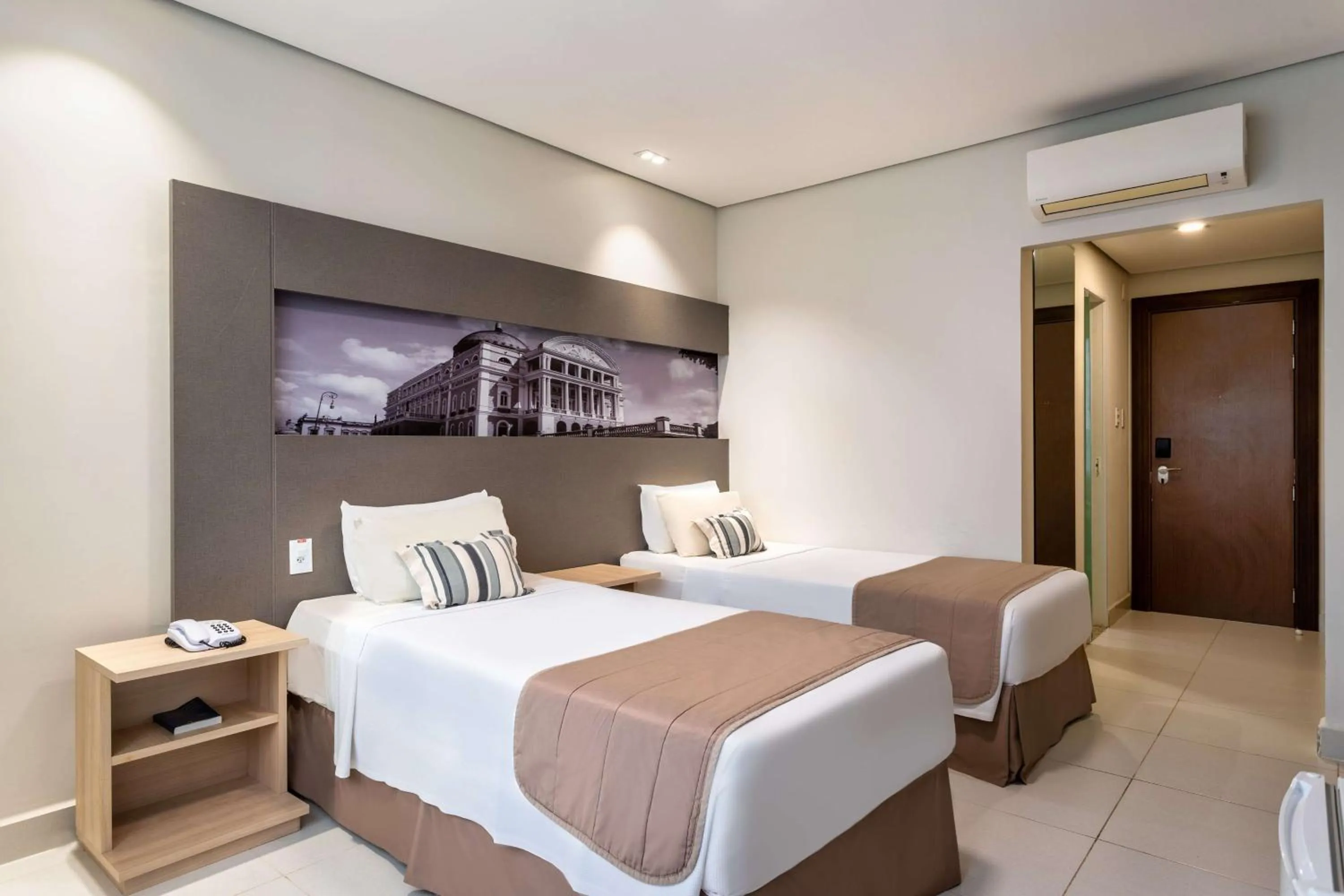 Photo of the whole room, Bed in TRYP by Wyndham Manaus Aeroporto