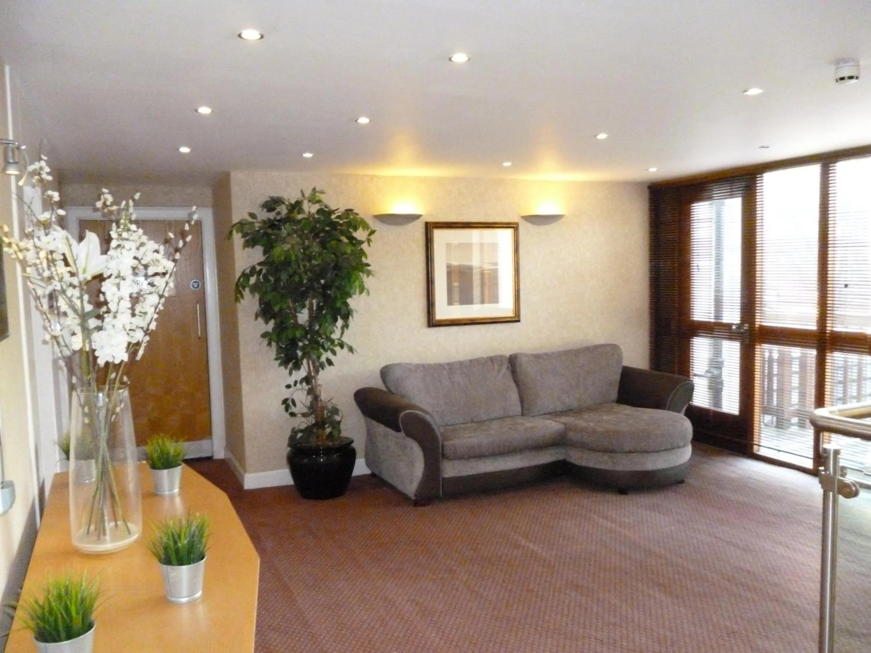 Communal lounge/ TV room in West Park Hotel