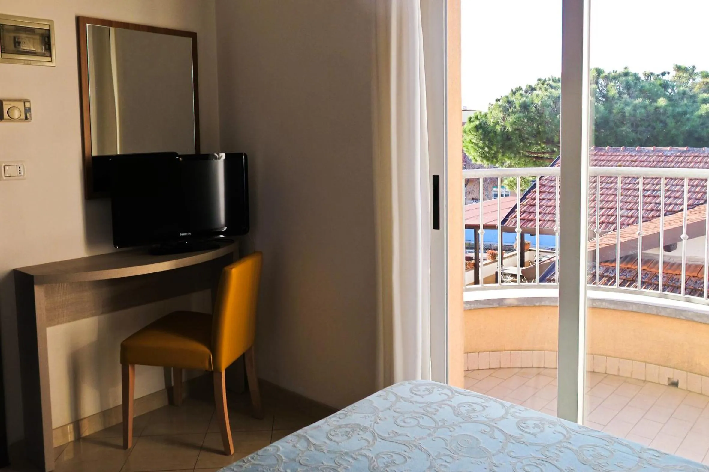 TV and multimedia in Hotel Gabbiano