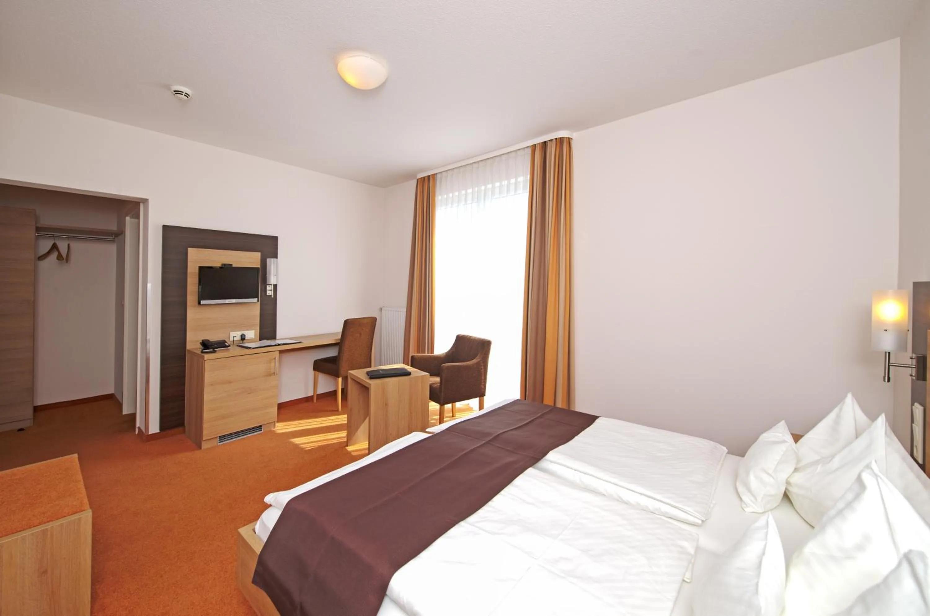 Photo of the whole room, Bed in Landhotel Hopp Garni