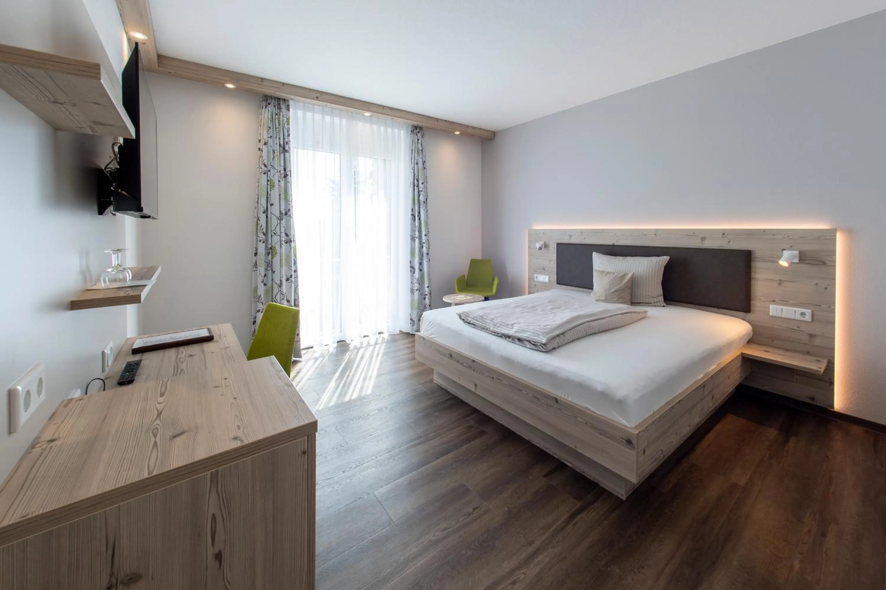 Photo of the whole room, Bed in Landhotel Hopp Garni