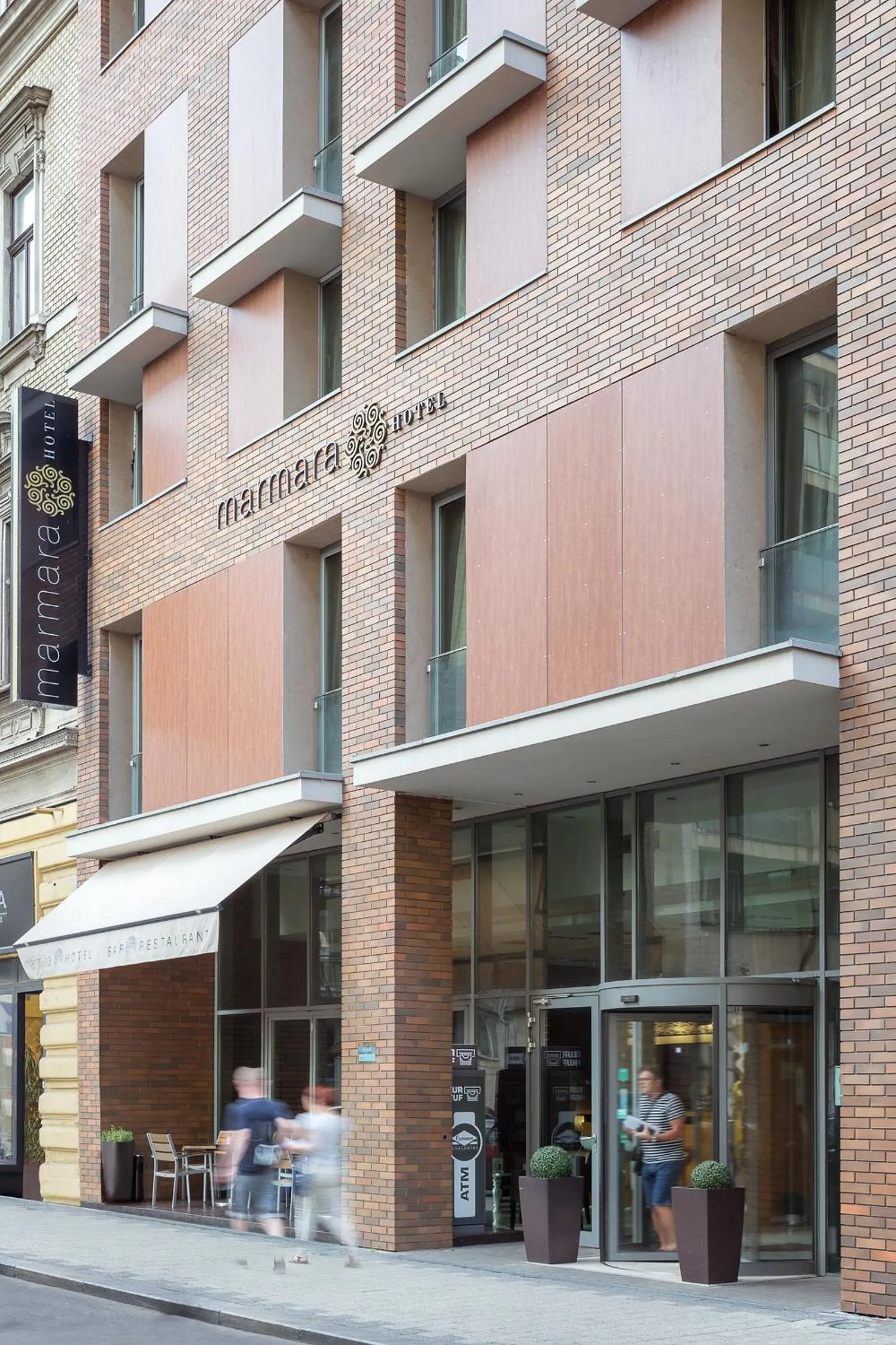 Facade/entrance in Marmara Hotel Budapest