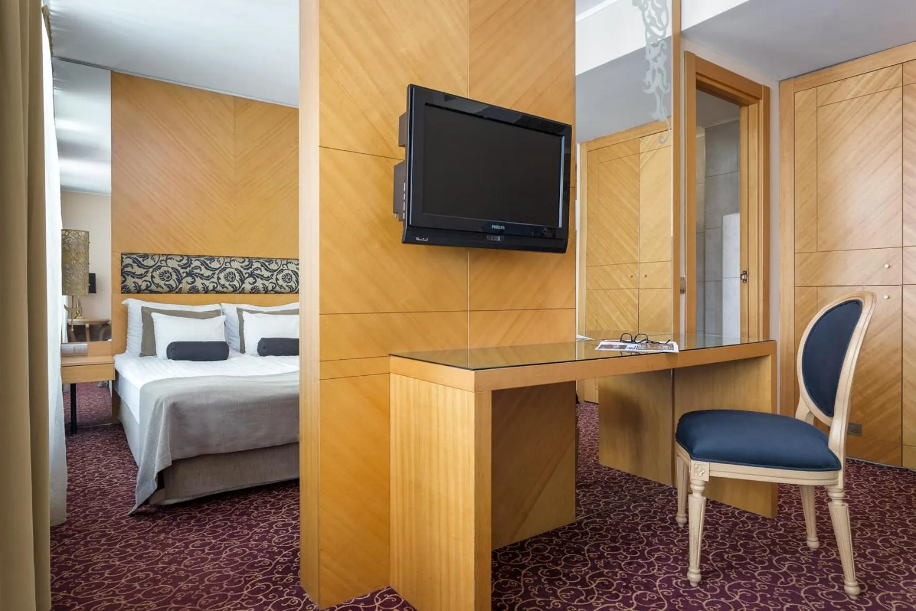 Living room, Bed in Marmara Hotel Budapest