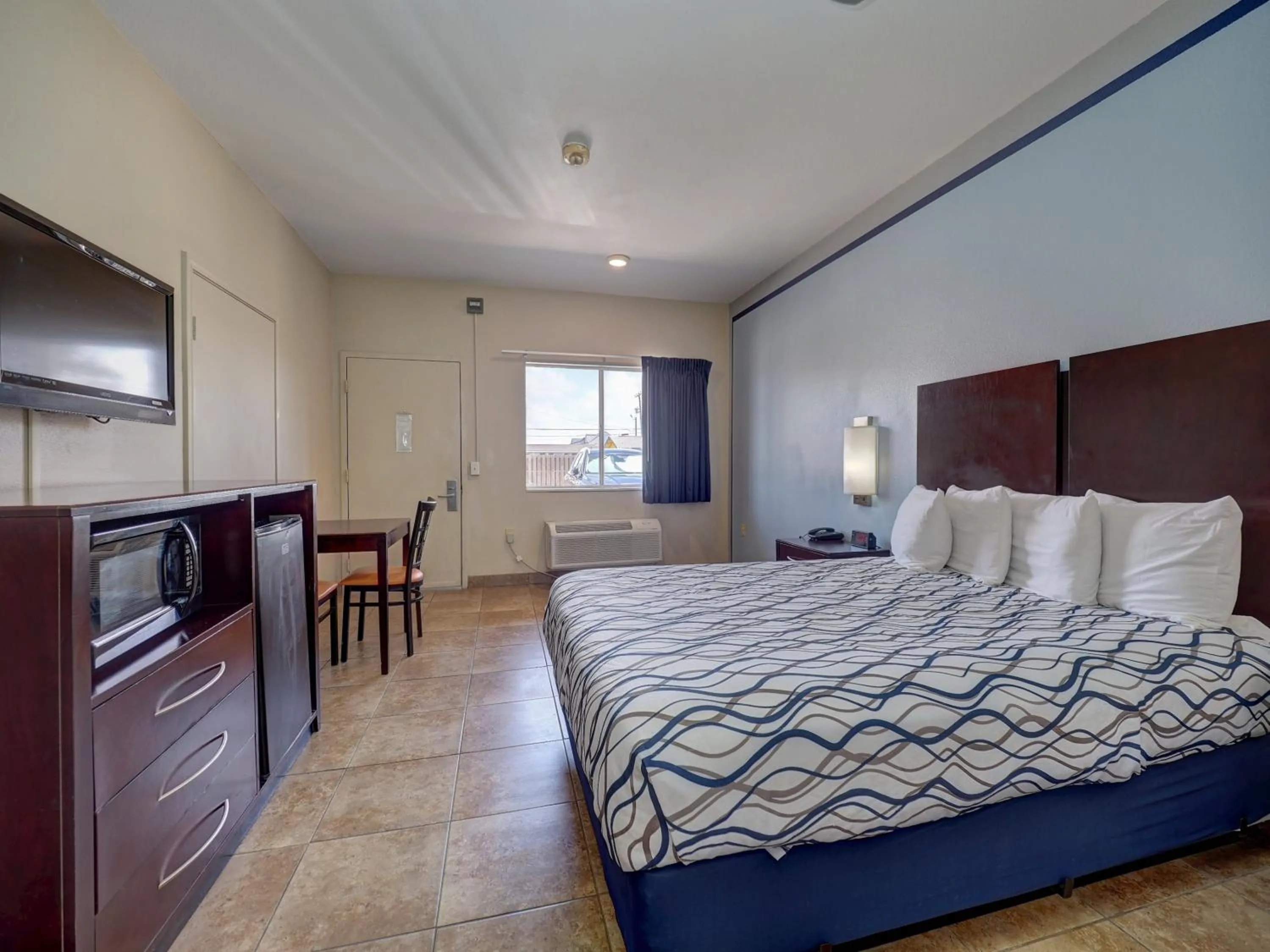 Bedroom, Bed in Alister Square Inn
