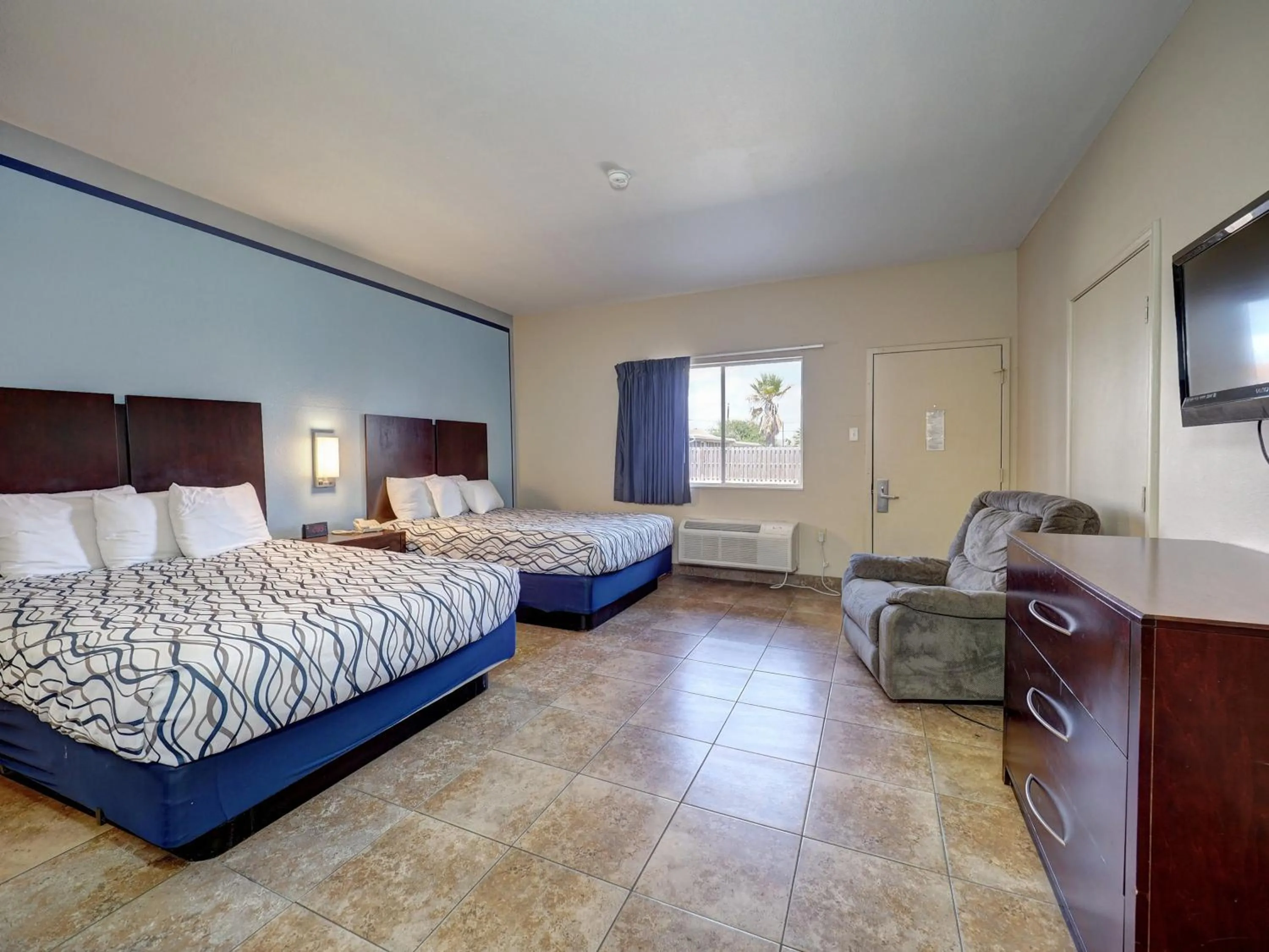 Bed in Alister Square Inn