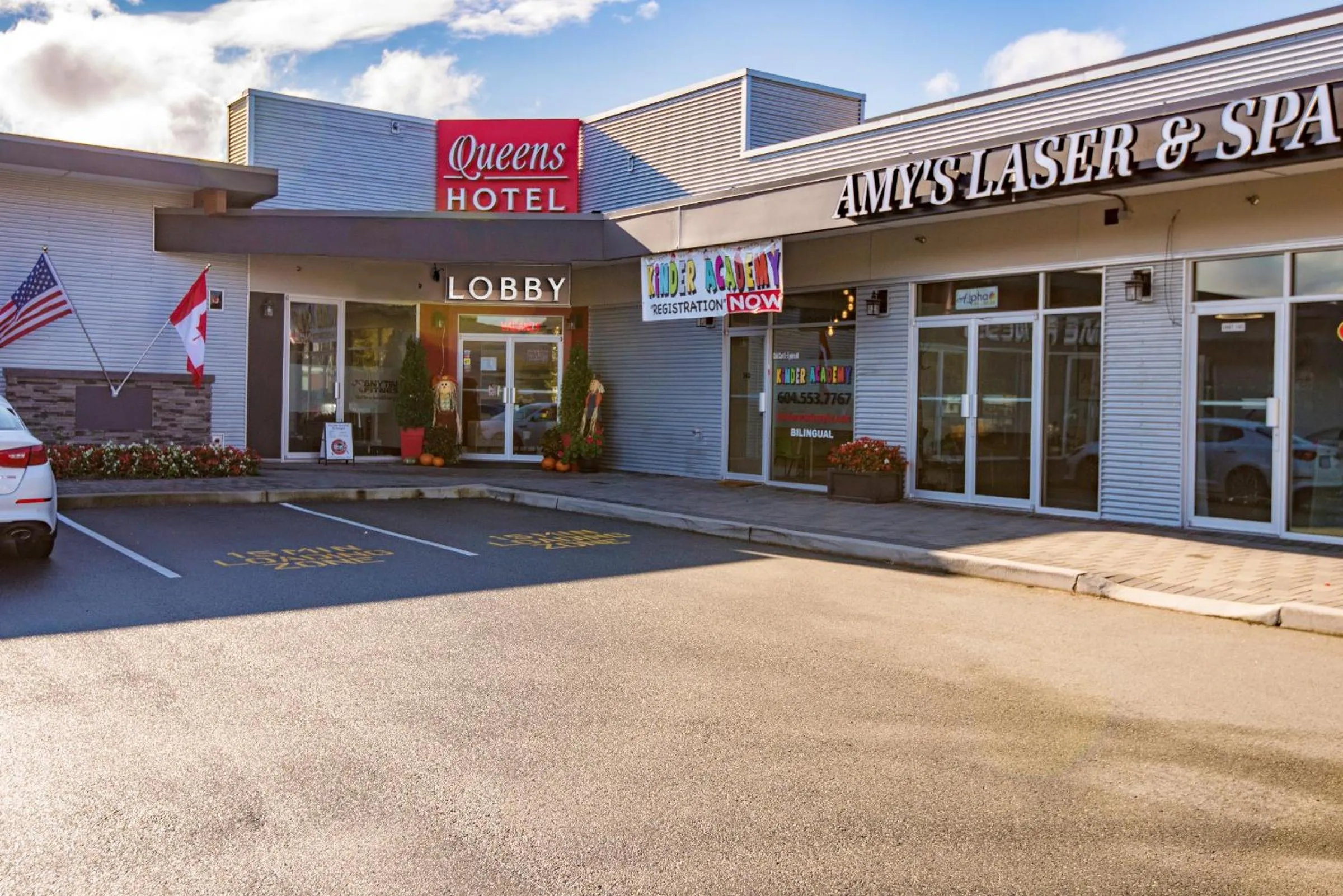 Facade/entrance in Queens Hotel
