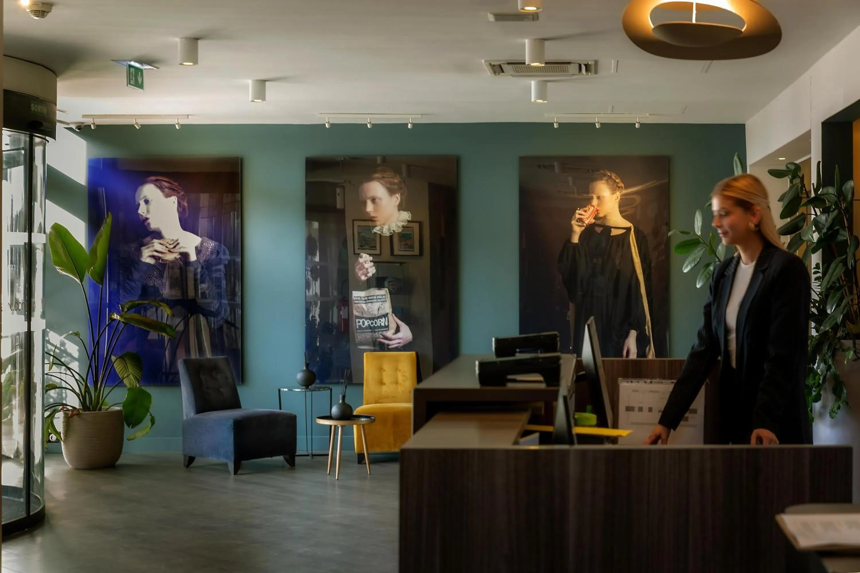 Lobby or reception in Best Western Hotel le Galice Aix-en-Provence