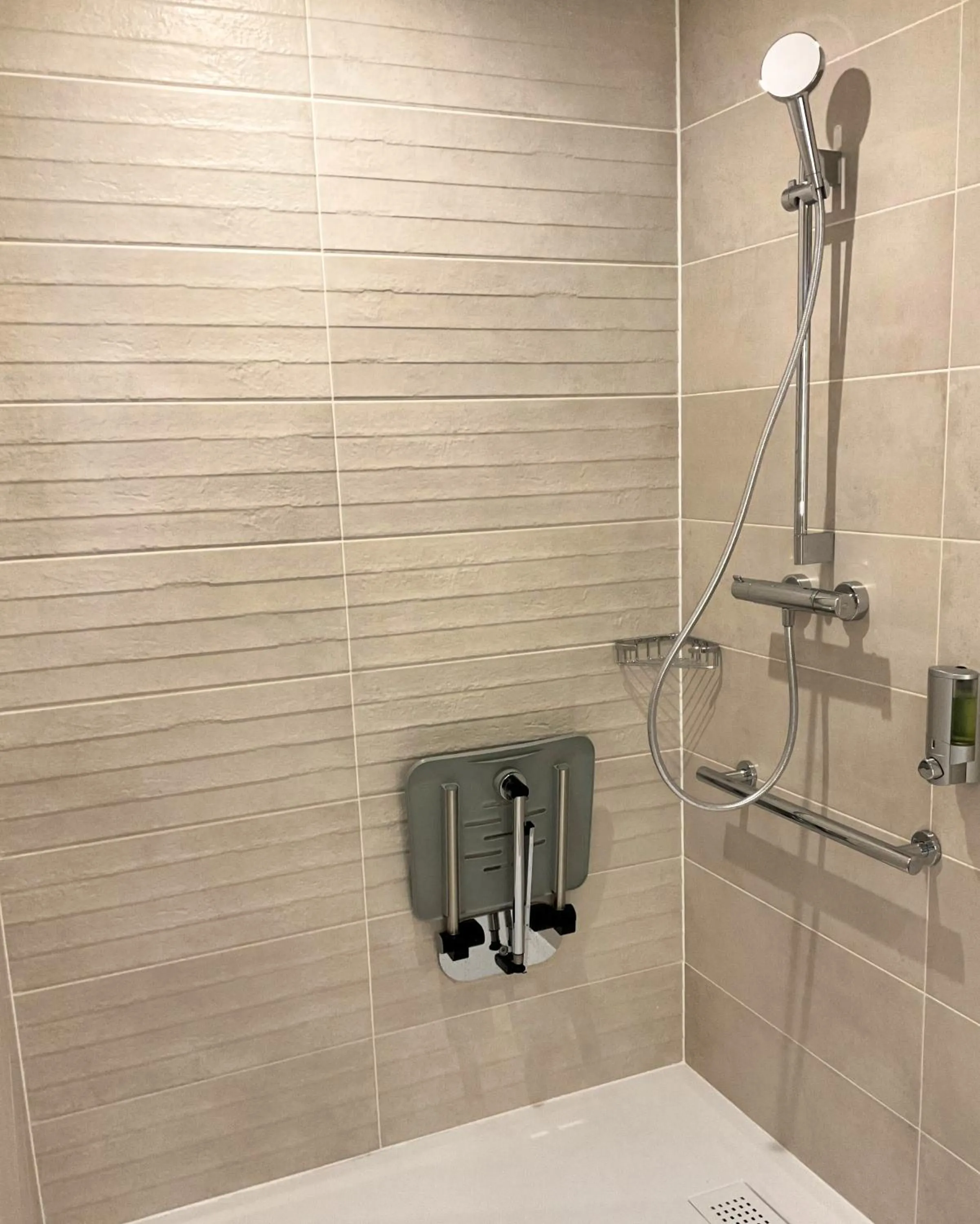 Bathroom in Brit Hotel Ker Lann Aeroport - Parc Expo