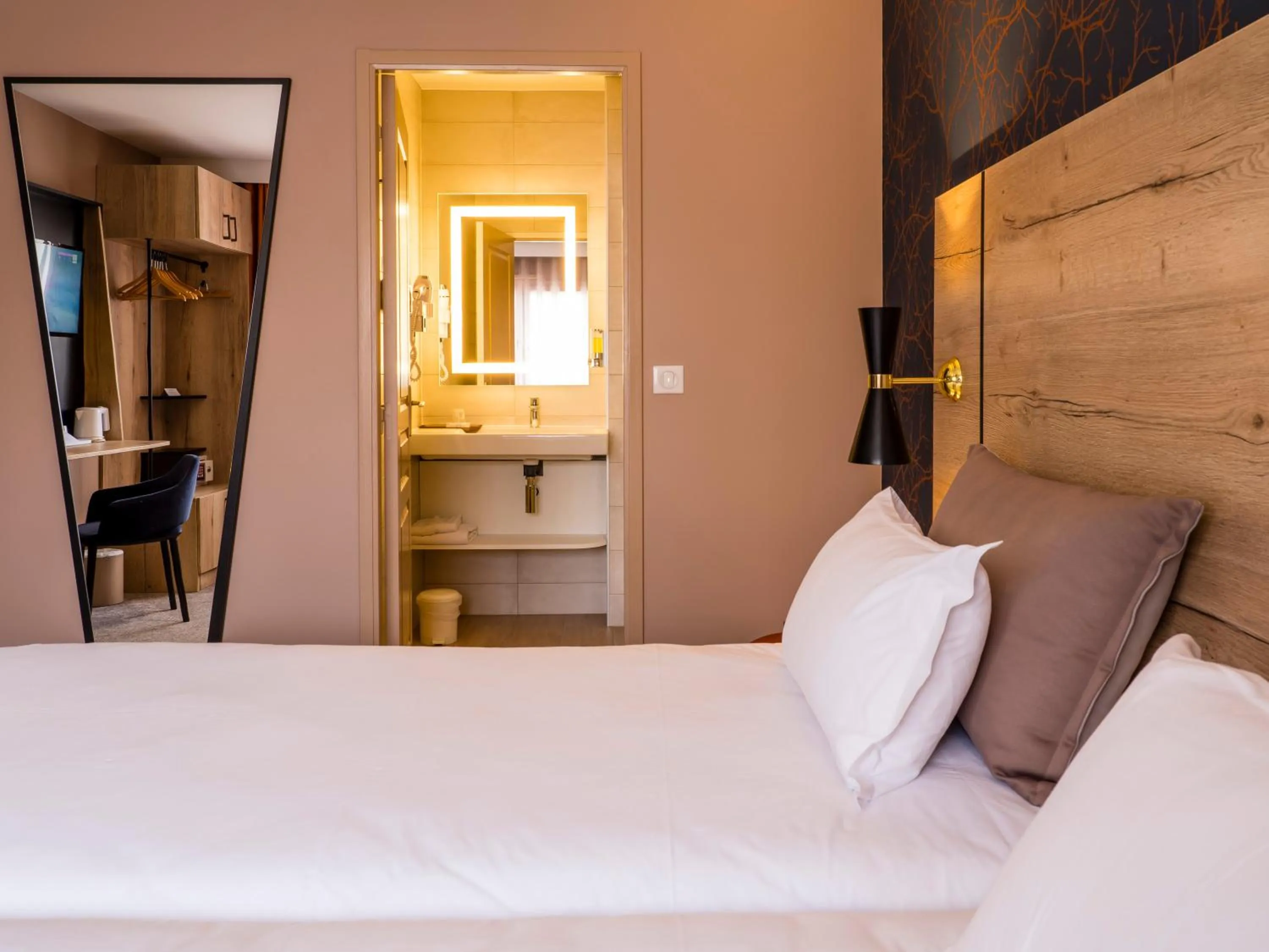 Bedroom, Bed in Brit Hotel Ker Lann Aeroport - Parc Expo