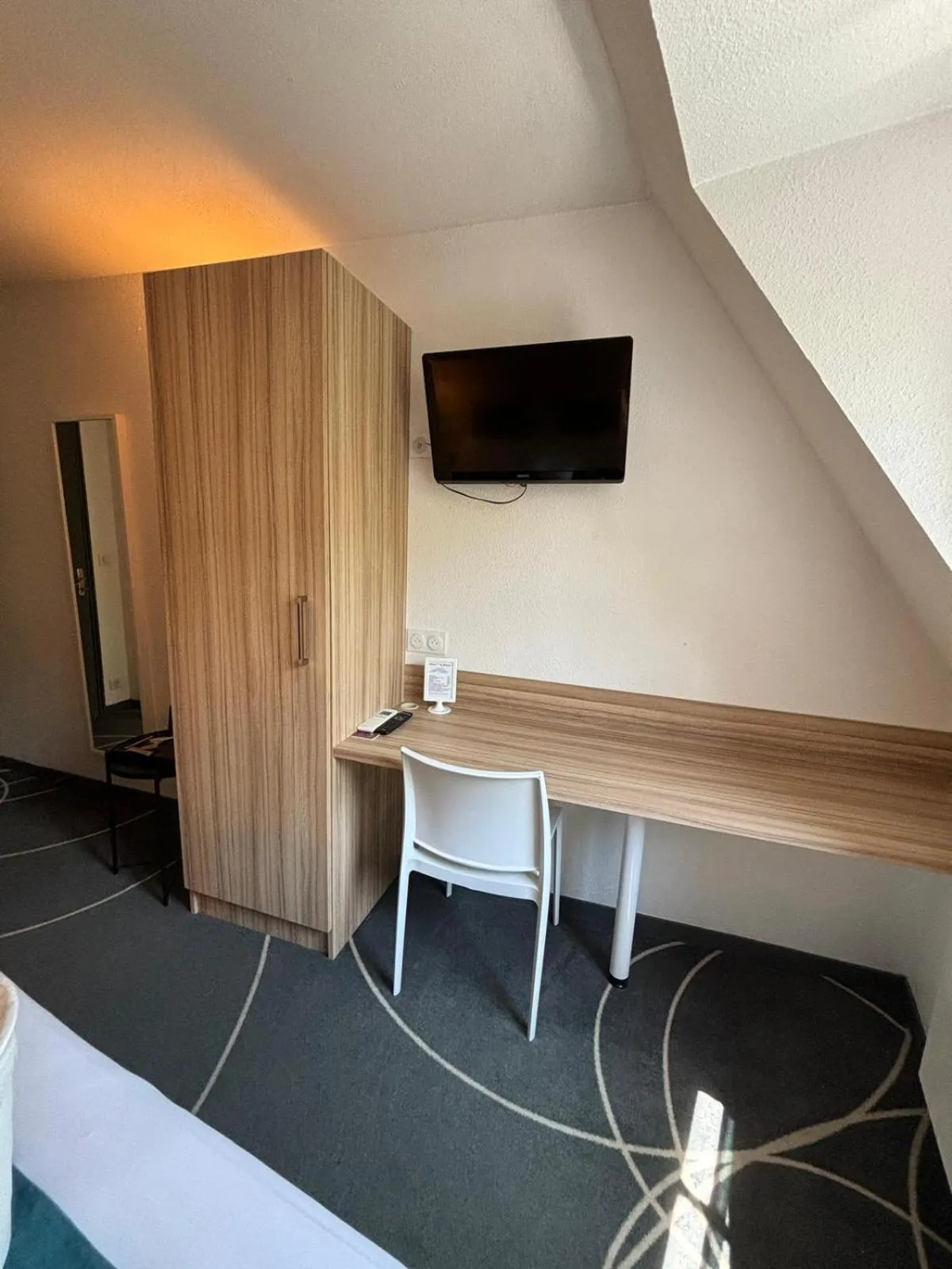 TV and multimedia in Hôtel Le Blason